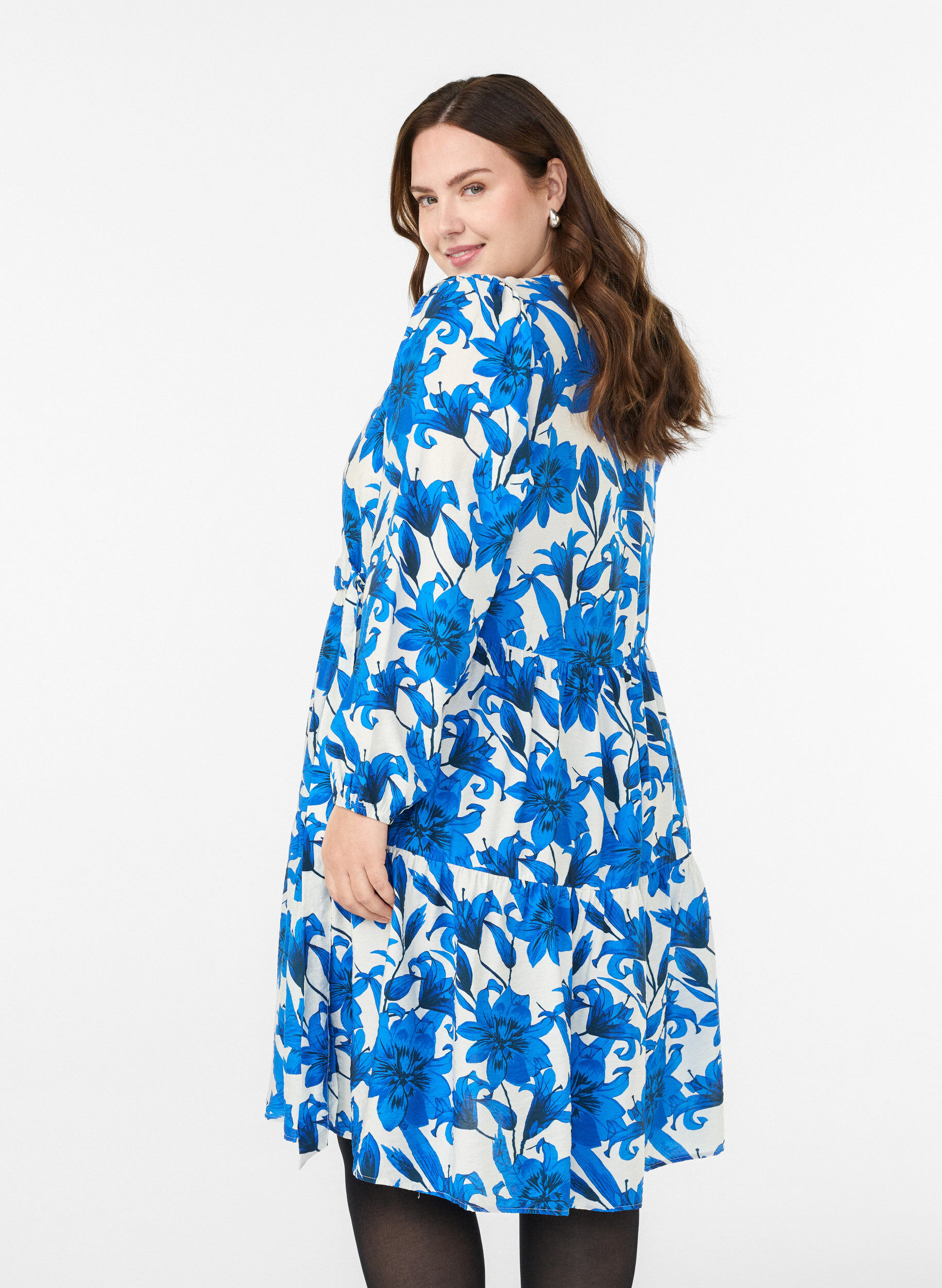 Zizzi Kukkakuosinen kietaisumekko solmuvy&ouml;ll&auml;, Vanilja, Model image number 2