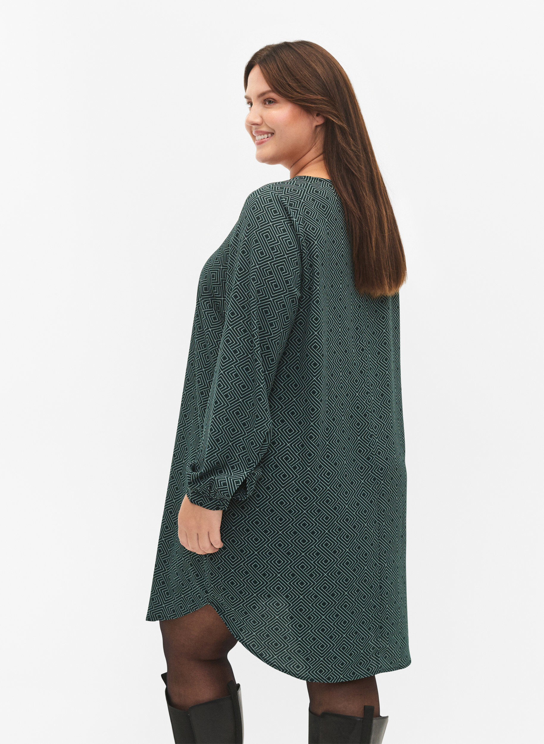 Zizzi V-kauluksellinen mekko kuviolla, Scarab Graphic AOP, Model image number 1