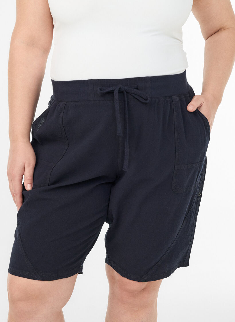 V&auml;lj&auml;t puuvillashortsit taskuilla, Sininen, Model image number 3