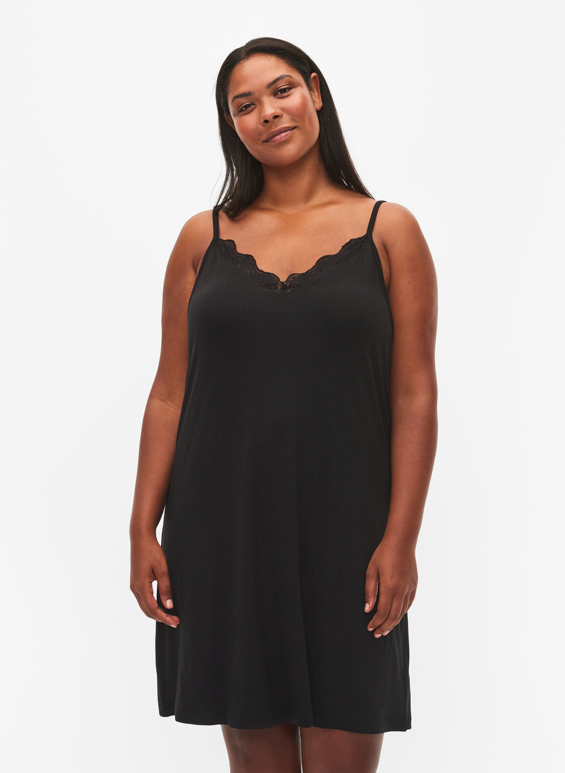 Viskoosinen y&ouml;mekko pitsireunuksella , Musta, Model