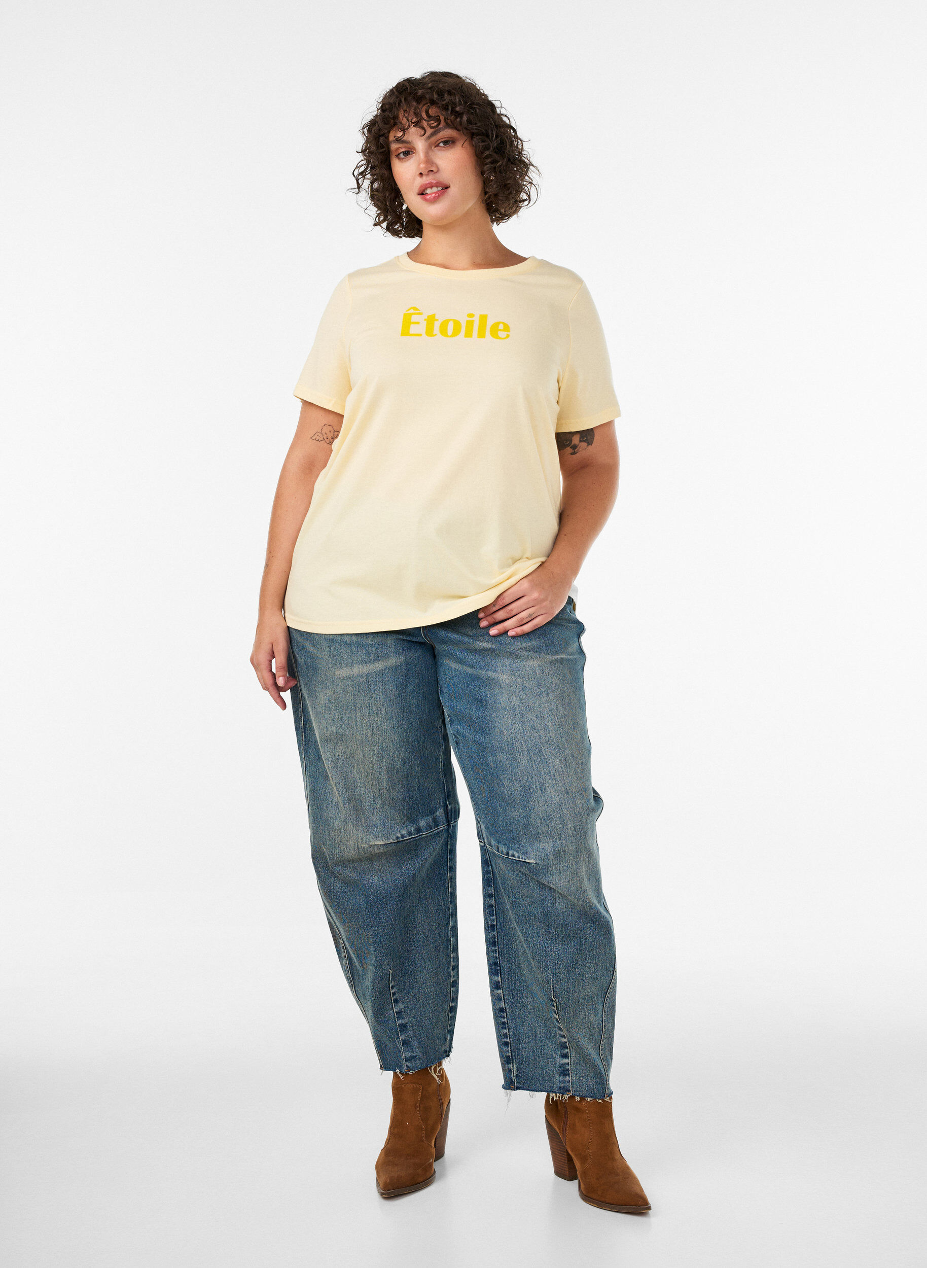 ZizziLuomupuuvillainen T-paita veluuritekstill&auml;, Keltainen, Model image number 1