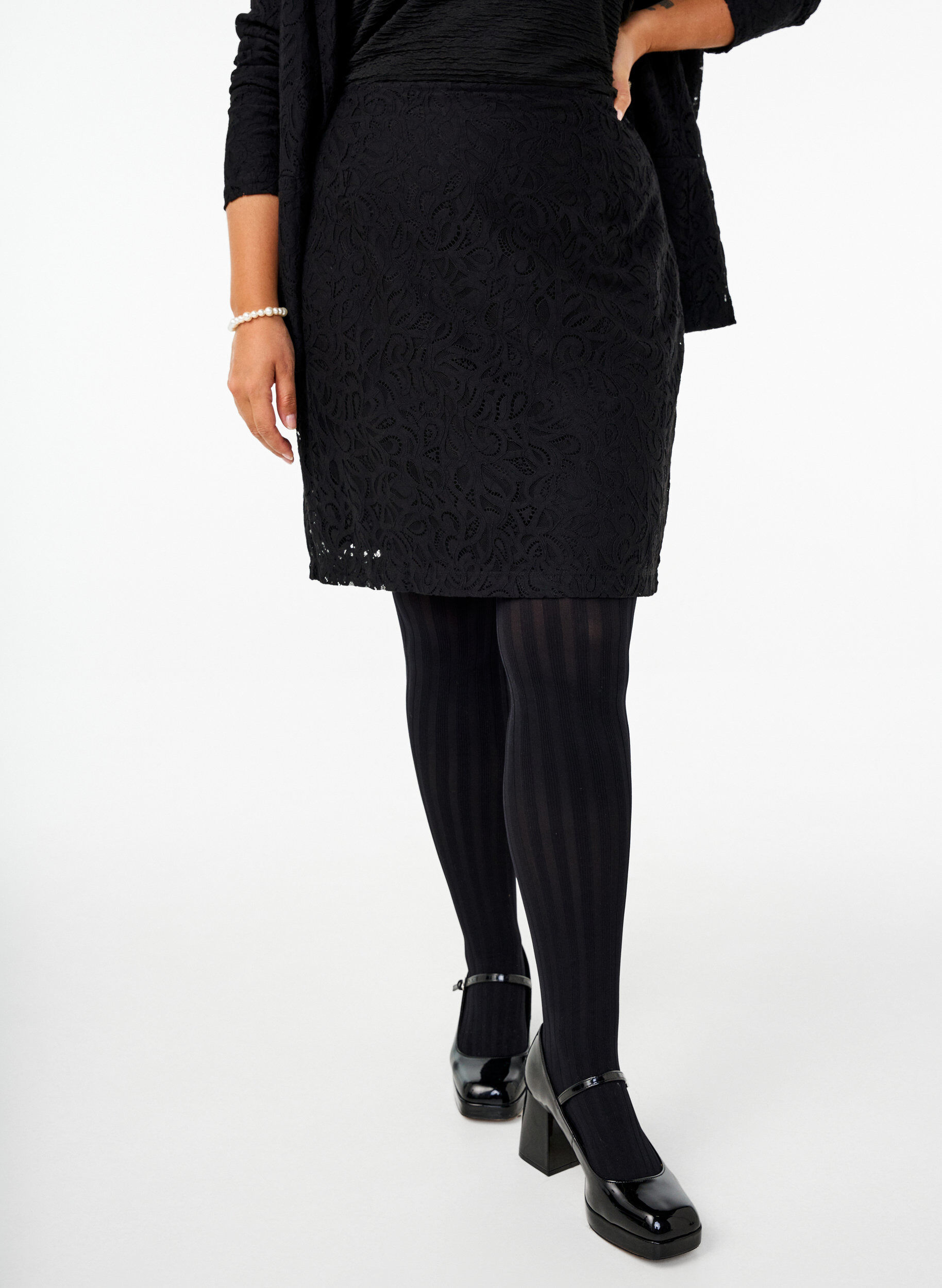 Zizzi Lyhyt pitsihame, Black, Model image number 0