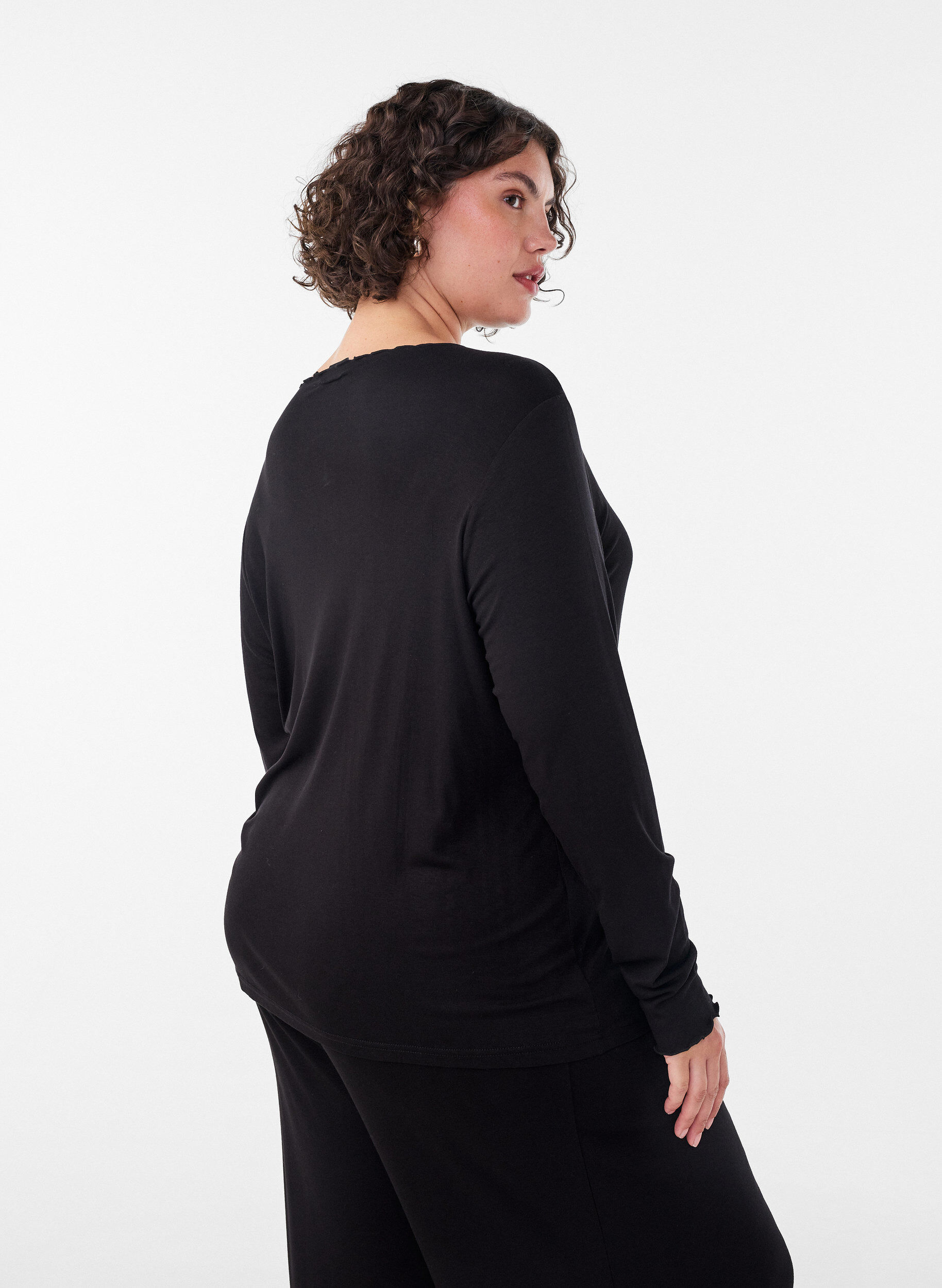ZizziPitk&auml;hihainen viskoosiy&ouml;paita, Musta, Model image number 2