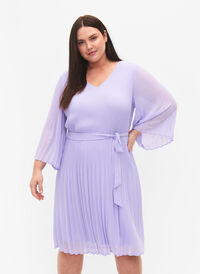Pliseerattu mekko 3/4-hihoilla, Lavender, Model