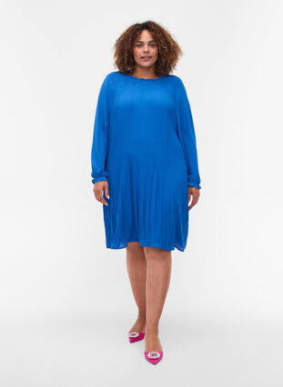 Pitkähihainen pliseerattu mekko röyhelöllä, Dazzling Blue, Model image number 2