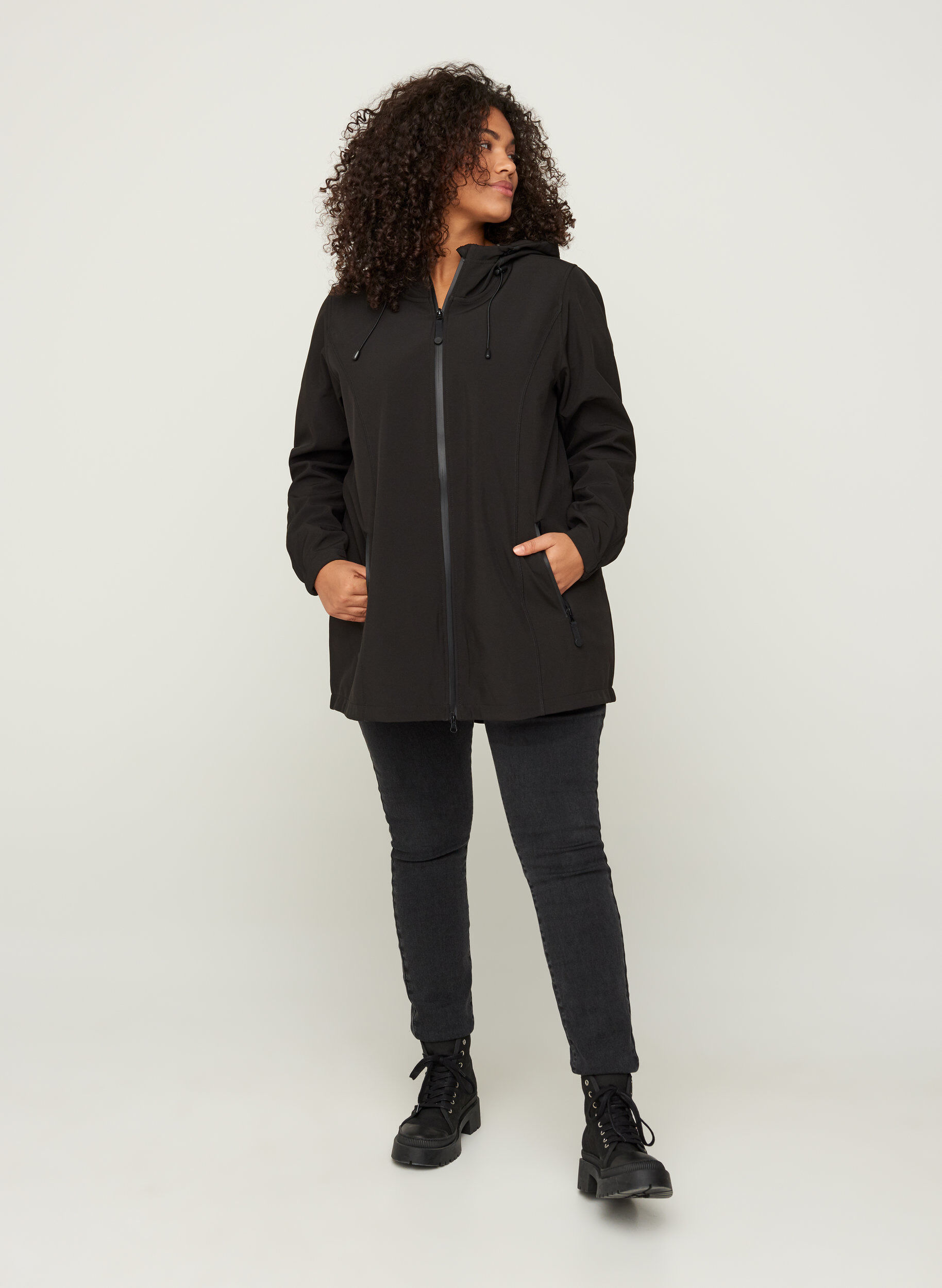 Zizzi Lyhyt softshell-takki hupulla, Black, Model image number 5
