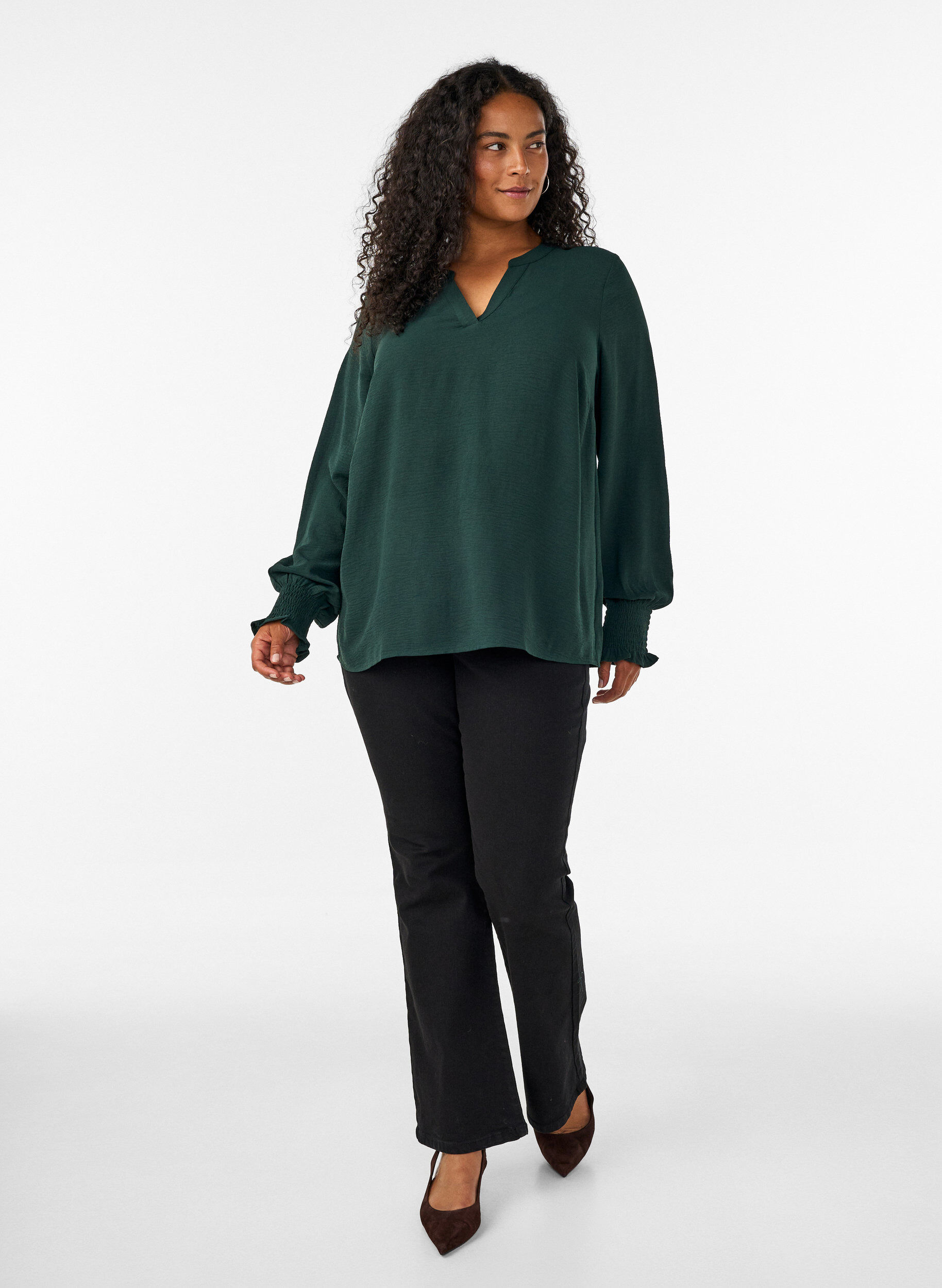 ZizziPusero smock-kalvosimilla ja v-p&auml;&auml;ntiell&auml;, Vihre&auml;, Model image number 1