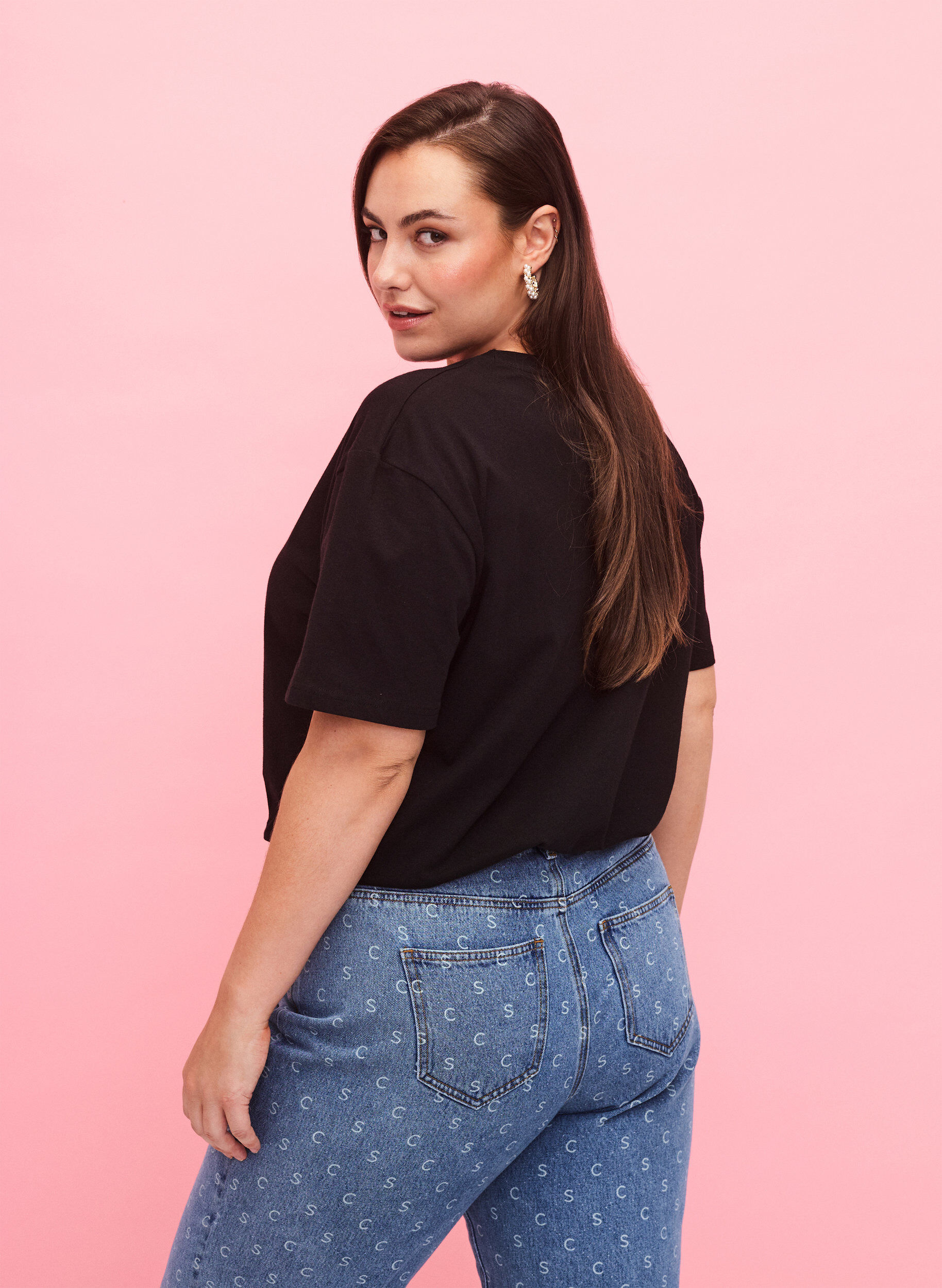 Zizzi Luomupuuvillasta valmistettu t-paita, jossa on koristeellisia kivi&auml;, Black, Model image number 1