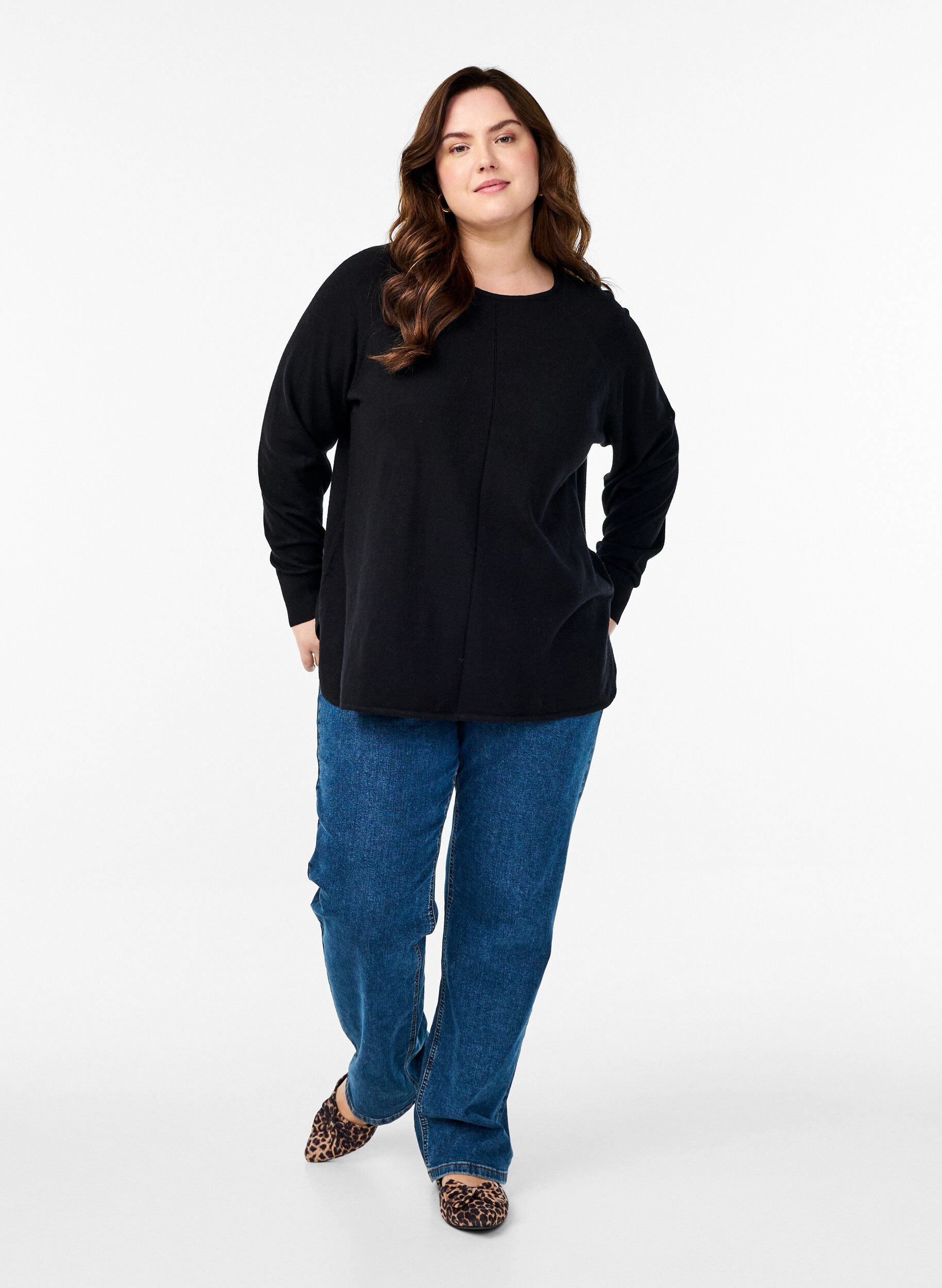 ZizziNeulepusero py&ouml;re&auml;ll&auml; p&auml;&auml;ntiell&auml; ja neulekuviolla., Musta, Model image number 1