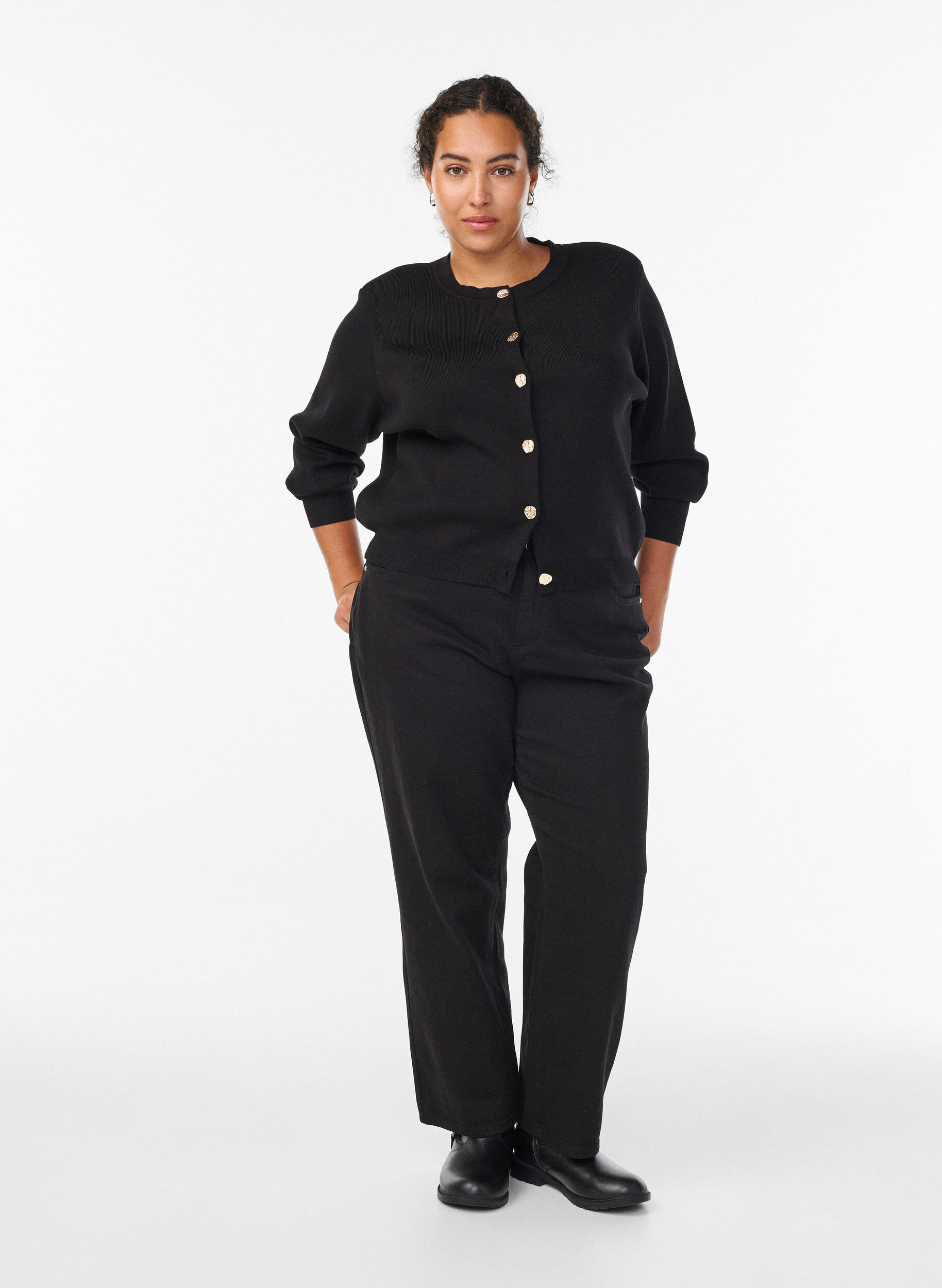 Zizzi Neuletakki koristeellisilla kultanapeilla, Musta, Model image number 1