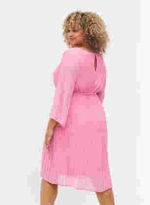 Pliseerattu mekko nauhalla, Pink Ditzy Flower, Model