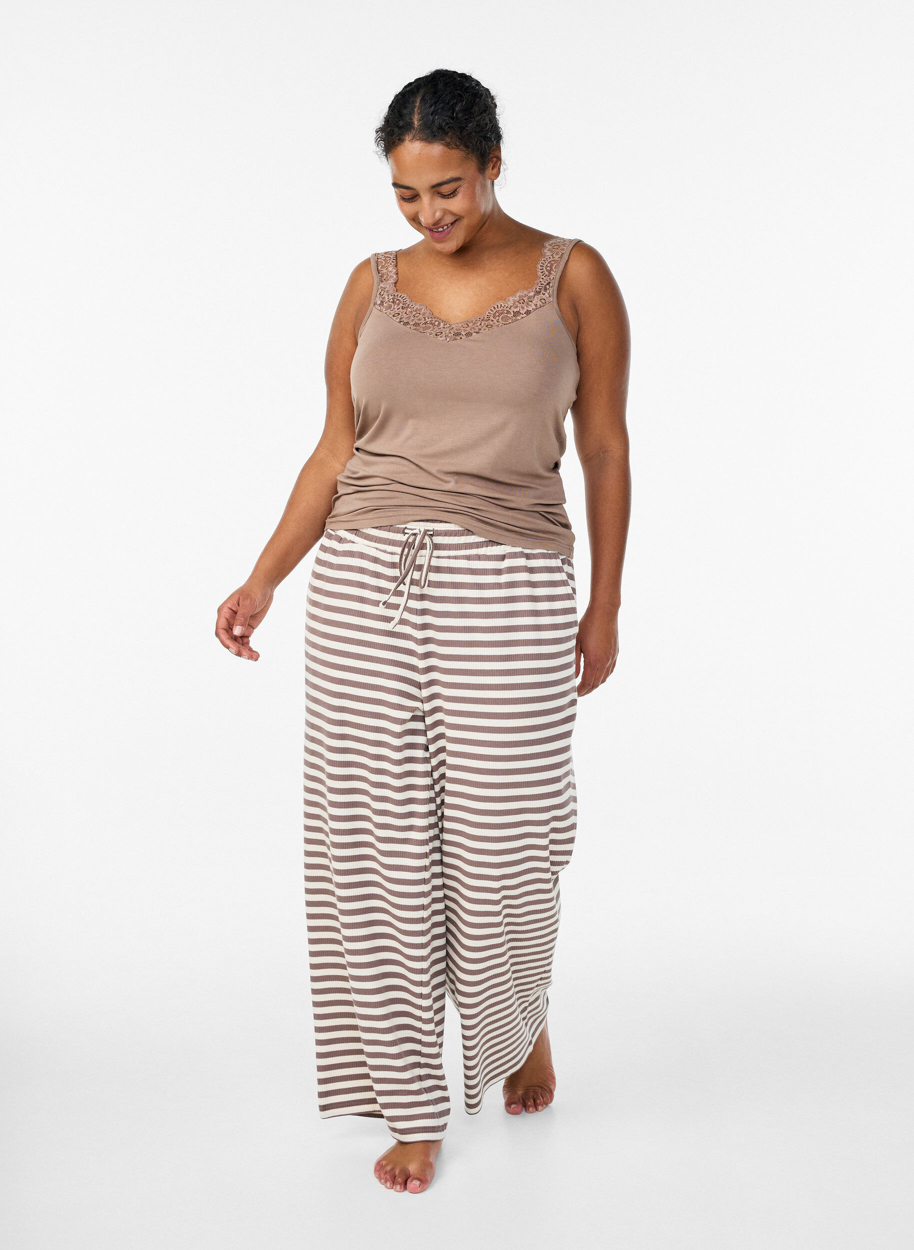 ZizziPitsireunainen viskoositoppi, Beige, Model image number 1