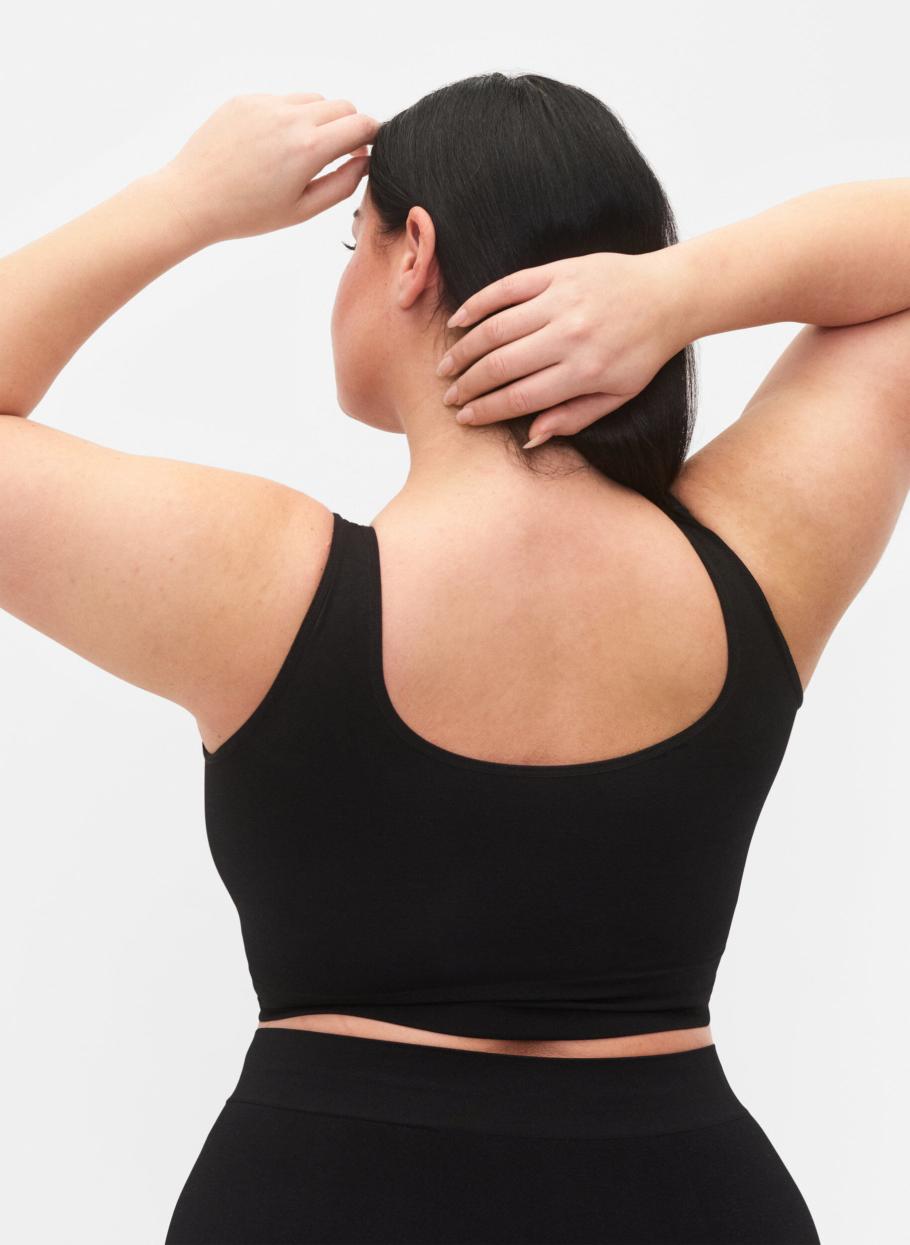 Zizzi Saumattomat rintaliivit py&ouml;re&auml;ll&auml; p&auml;&auml;ntiell&auml;, Black, Model image number 1