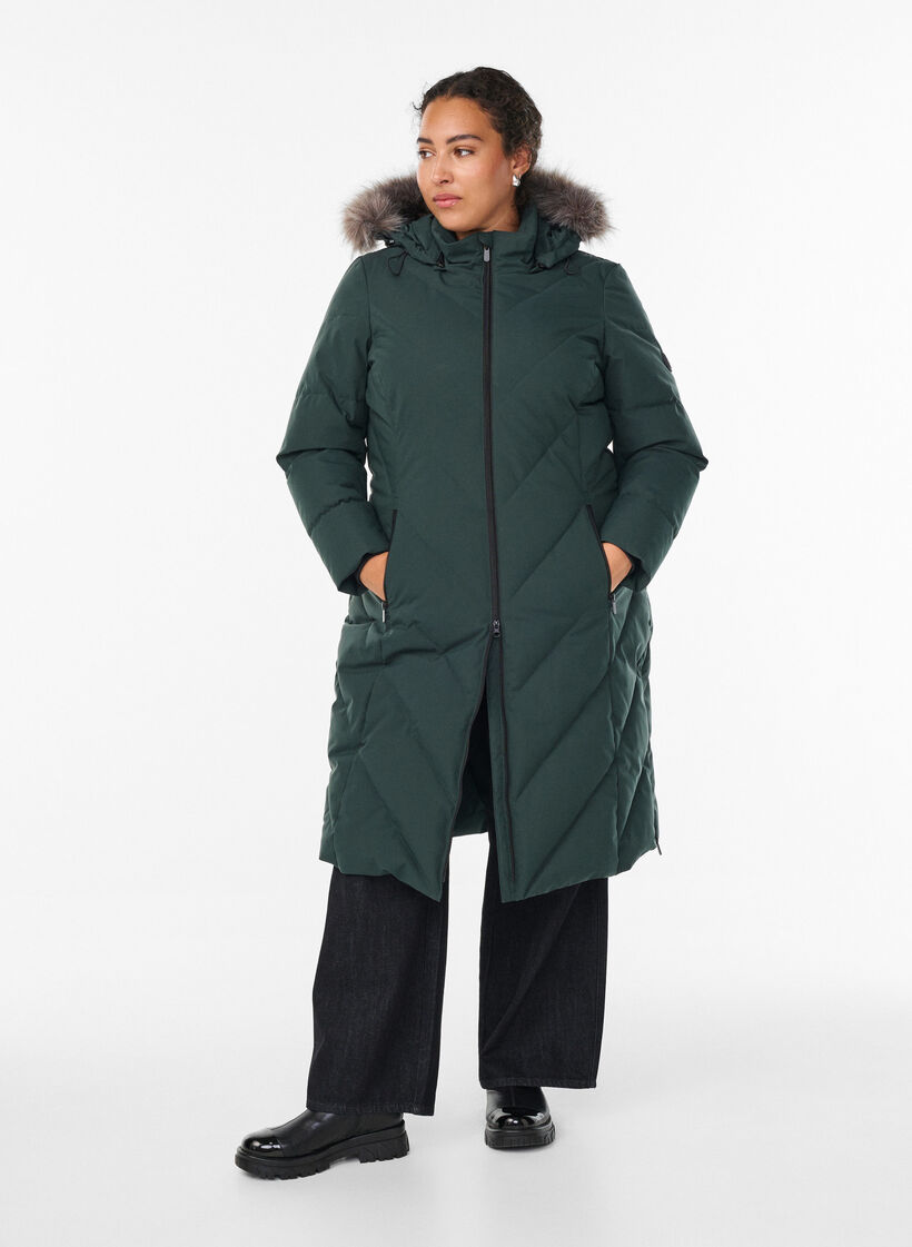 Pitk&auml; talvitakki koukku-kiinnityksill&auml; ja tekoturkiskauluksella, Vihre&auml;, Model image number 1