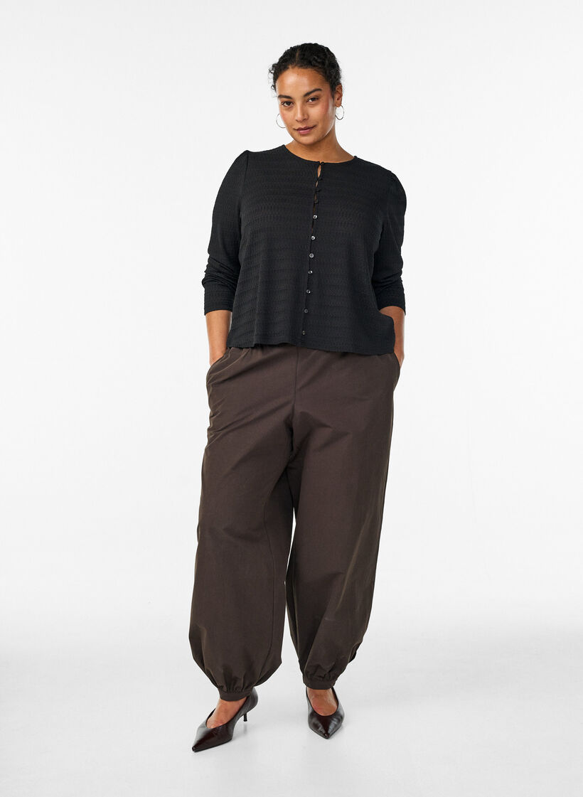 Pusero strukturoidulla kuviolla ja nappikiinnityksell&auml;, Musta, Model image number 1