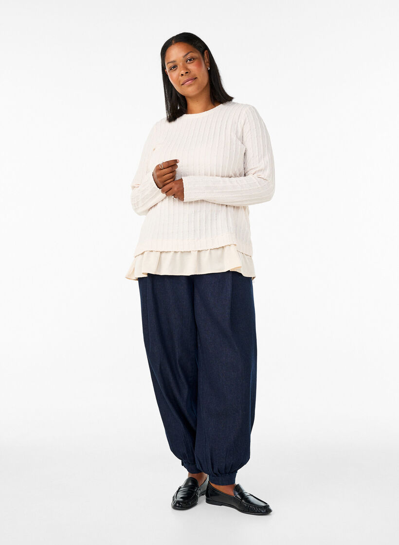 Struktuuripintainen pusero r&ouml;yhel&ouml;helmalla, Vanilja, Model image number 1