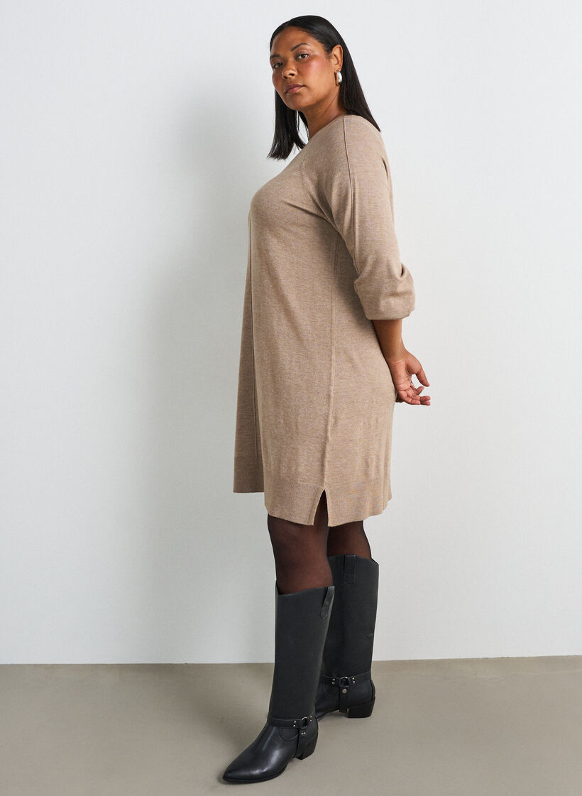 Lyhyt neulemekko raglanhihoilla ja keskisaumalla, Beige, Model image number 3