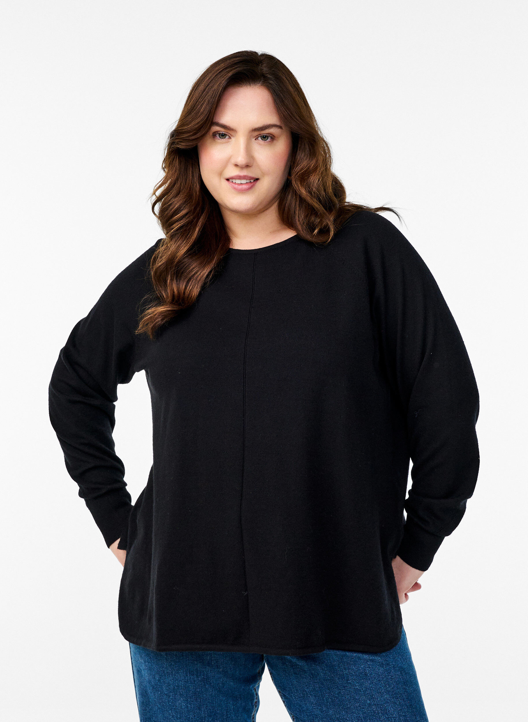 ZizziNeulepusero py&ouml;re&auml;ll&auml; p&auml;&auml;ntiell&auml; ja neulekuviolla., Musta, Model image number 0
