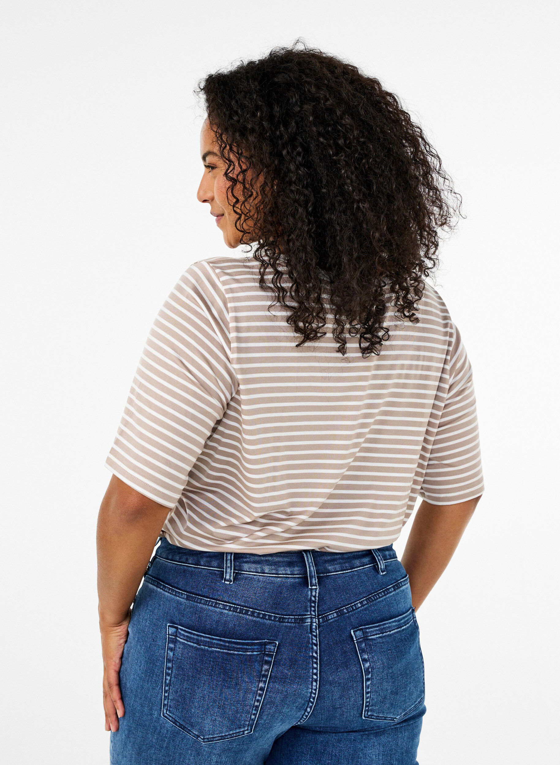 Zizzi T-paita, jossa TENCEL&trade; Lyocell -kuitua ja raitakuosi, Beige, Model image number 1