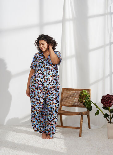 Printattu pyjamapaita viskoosia, Black Blue Flower, Image image number 0