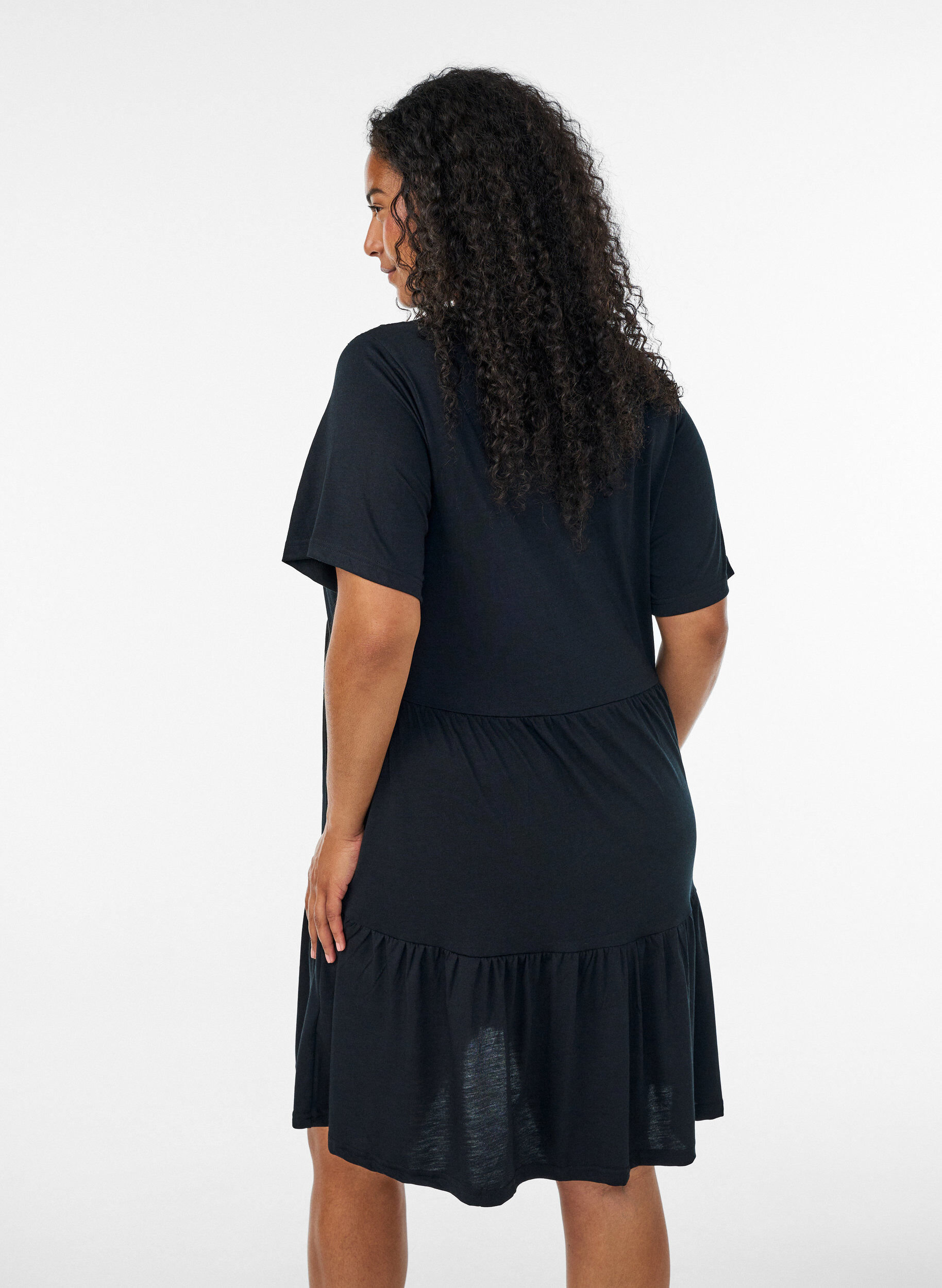 ZizziJerseymekko pitsiyksityiskohdilla ja kerrostetulla helmalla, Musta, Model image number 2