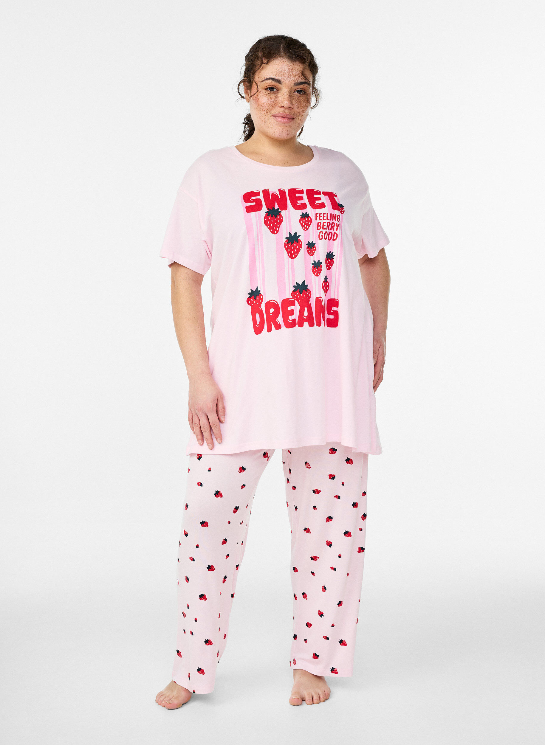 Zizzi Pitk&auml; y&ouml;-T-paita luomupuuvillasta printill&auml;, Punainen, Model image number 1