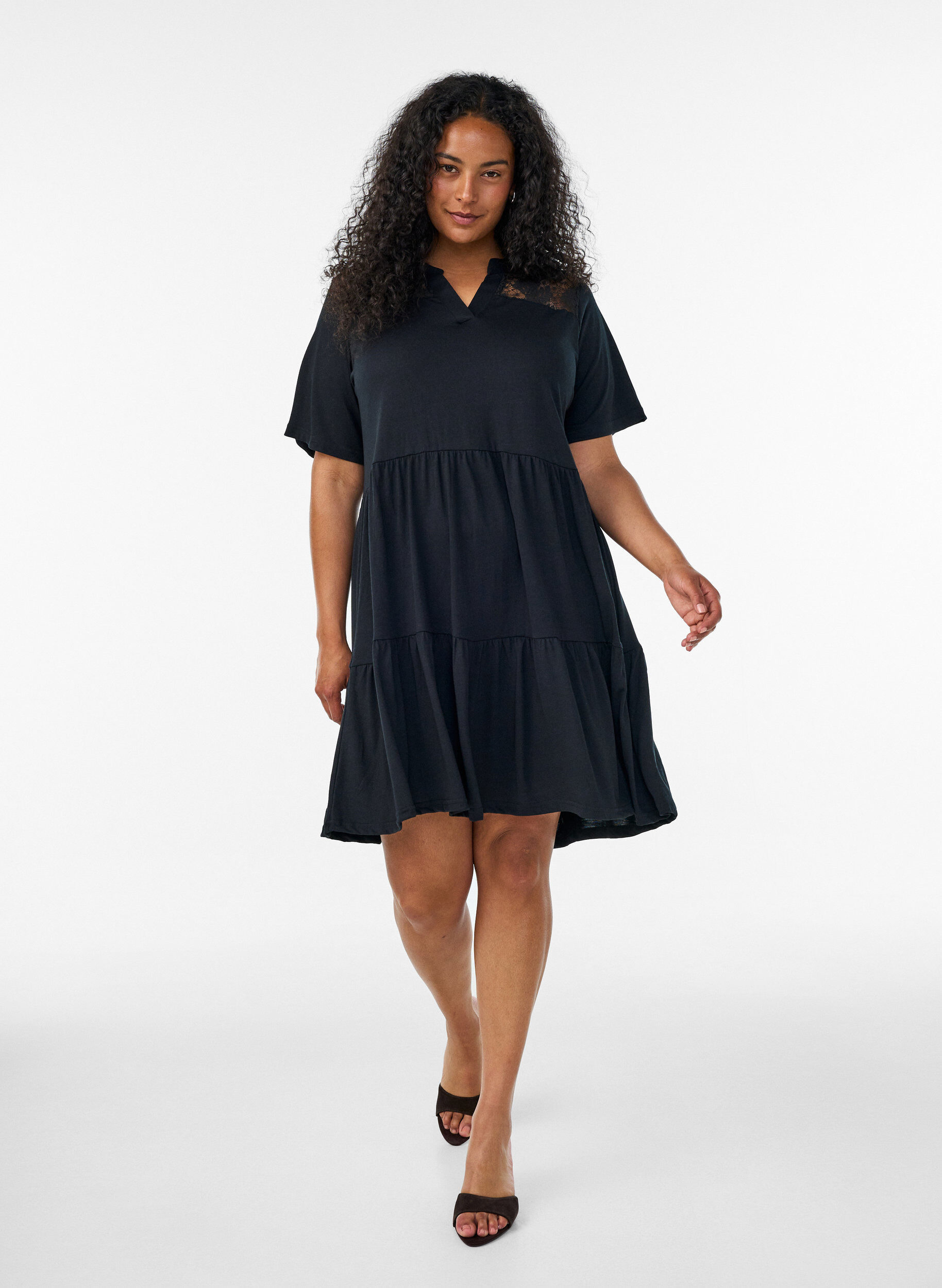 ZizziJerseymekko pitsiyksityiskohdilla ja kerrostetulla helmalla, Musta, Model image number 1