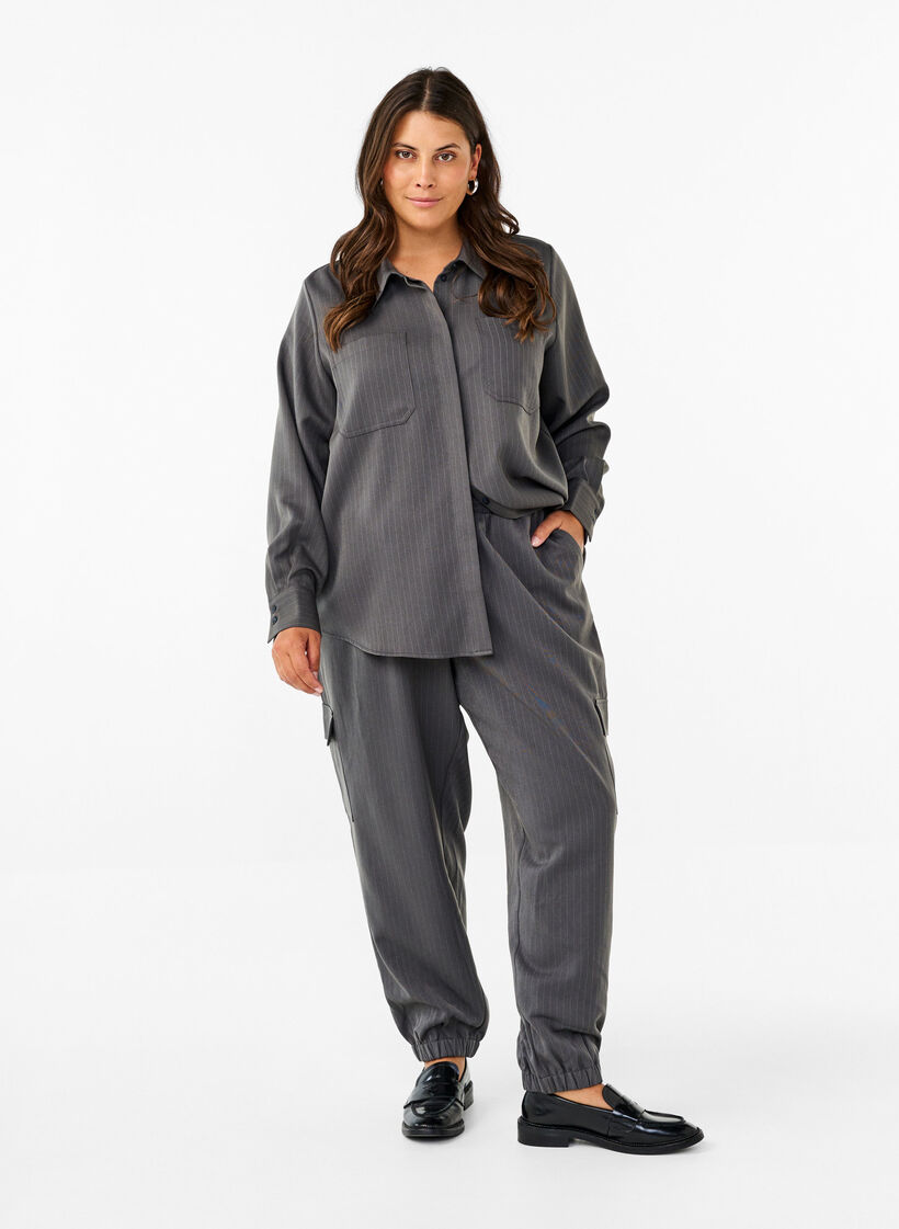 Raidallinen kauluspaita rintataskuilla, Dark Shadow Pin St., Model image number 2