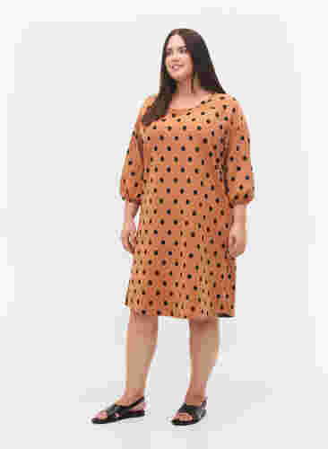 Pilkullinen mekko 3/4-hihoilla, Almond Black Dot, Model image number 2