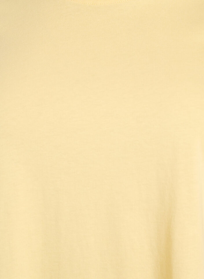 Puuvillainen perus-T-paita, jossa on py&ouml;re&auml; kaula-aukko, Keltainen, Packshot image number 2