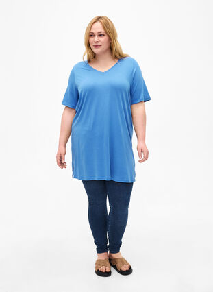 Yksivärinen oversize t-paita v-pääntiellä, Marina, Model image number 2