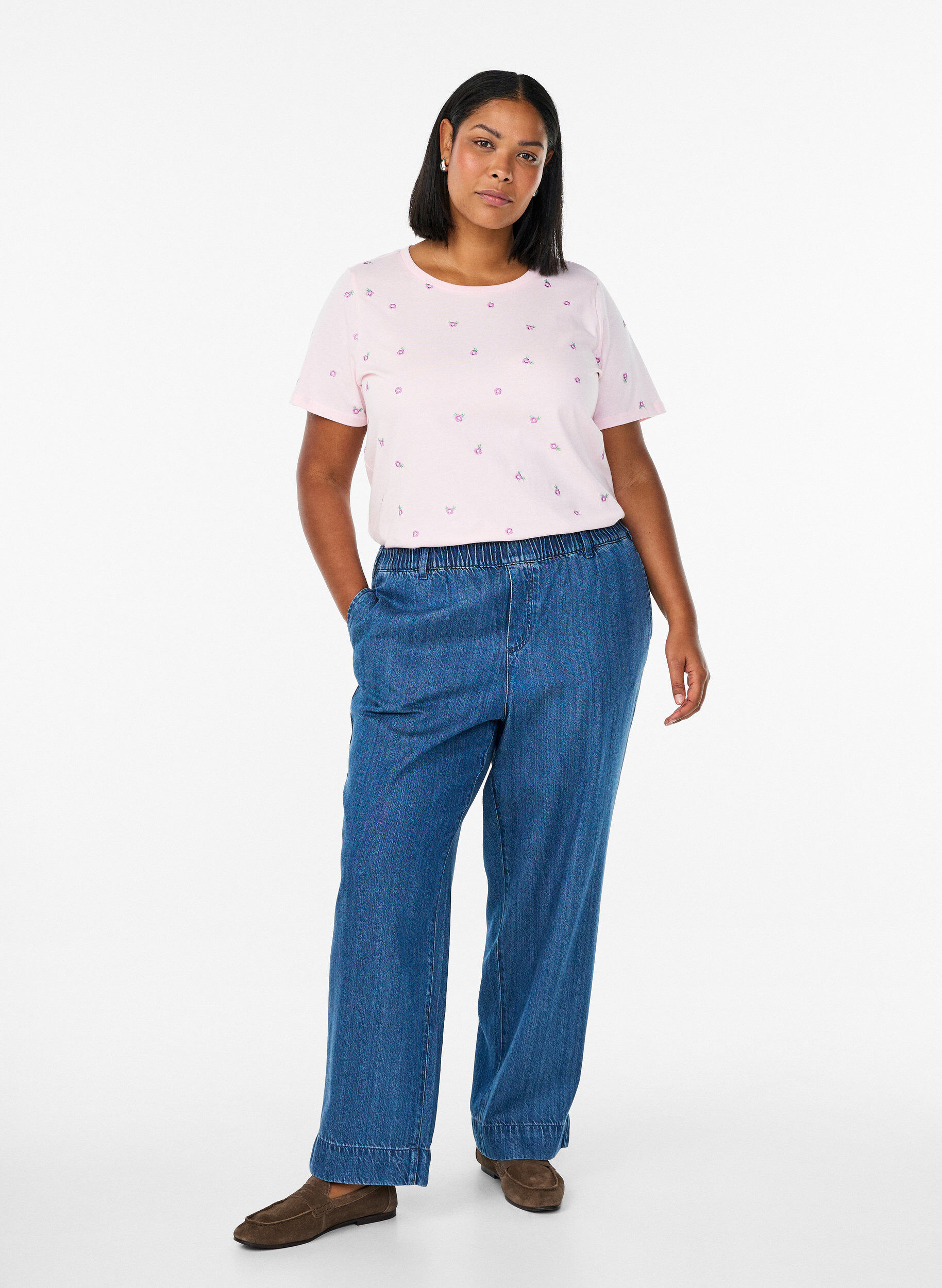 Zizzi Luomupuuvillainen T-paita kirjailuilla kuvioilla, Vaaleanpunainen, Model image number 1