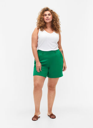 Shortsit, joissa on taskut ja väljä istuvuus, Jolly Green, Model image number 3