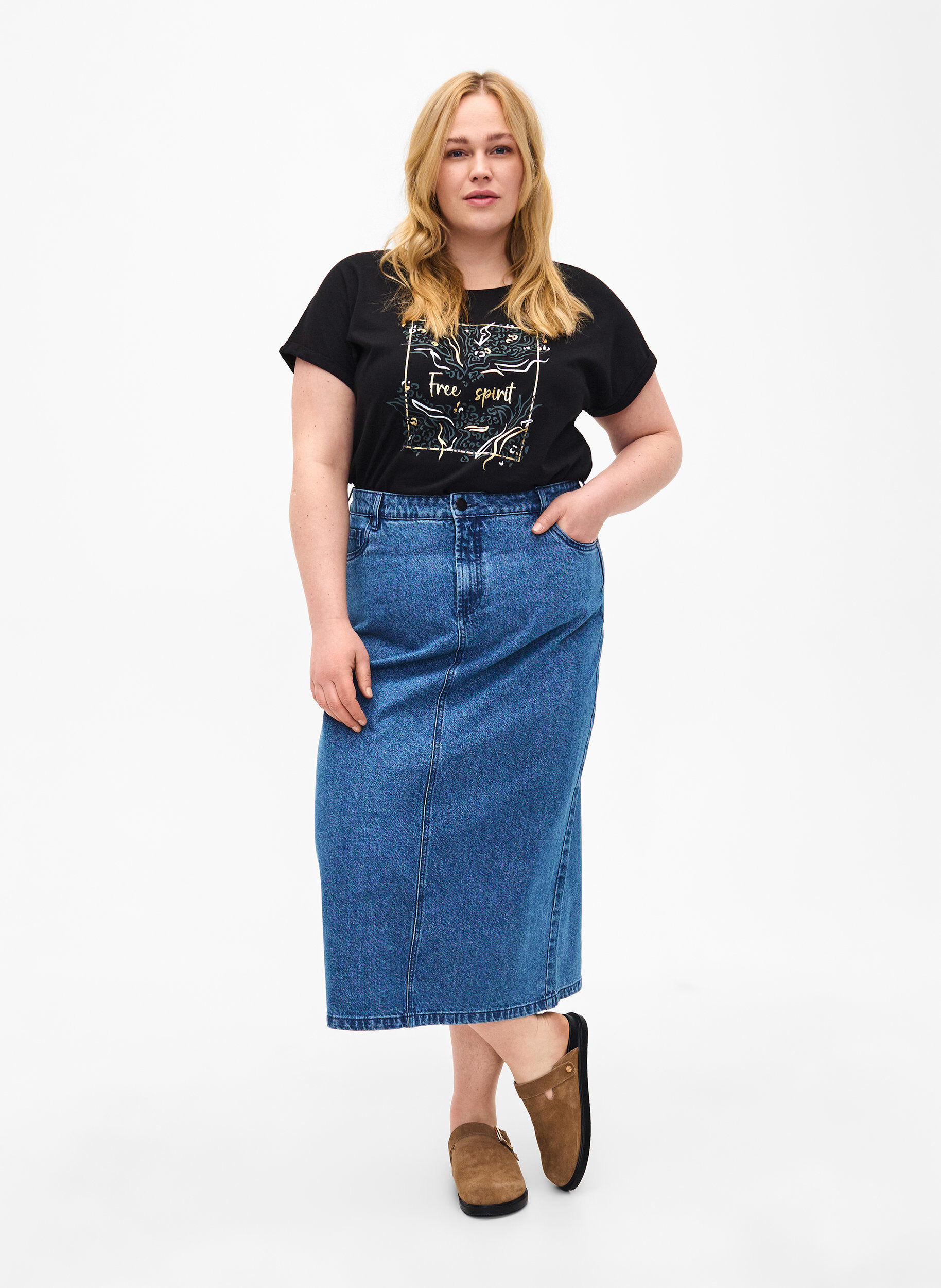 Zizzi Orgaanisesta puuvillasta valmistettu T-paita kultaisella painatuksella, Black W. Free, Model image number 3