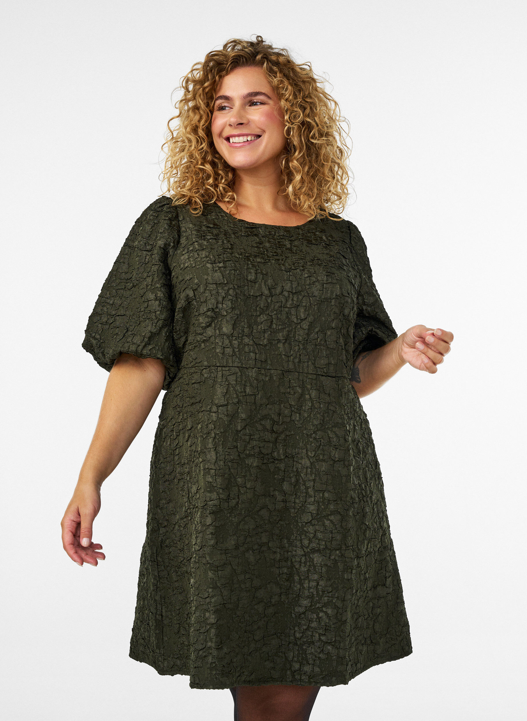 Jacquard-mekko puhvihihoilla ja A-linjaisella helmalla, Vihre&auml;, Model