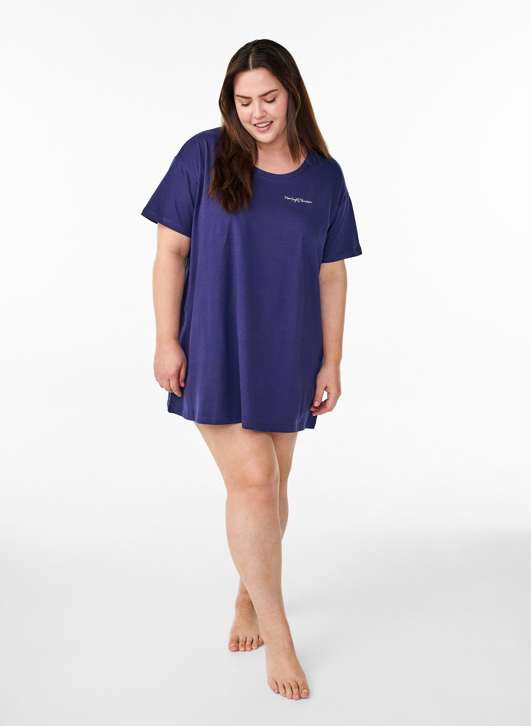 Zizzi Pitk&auml; y&ouml;-T-paita luomupuuvillasta printill&auml;, Sininen, Model image number 1