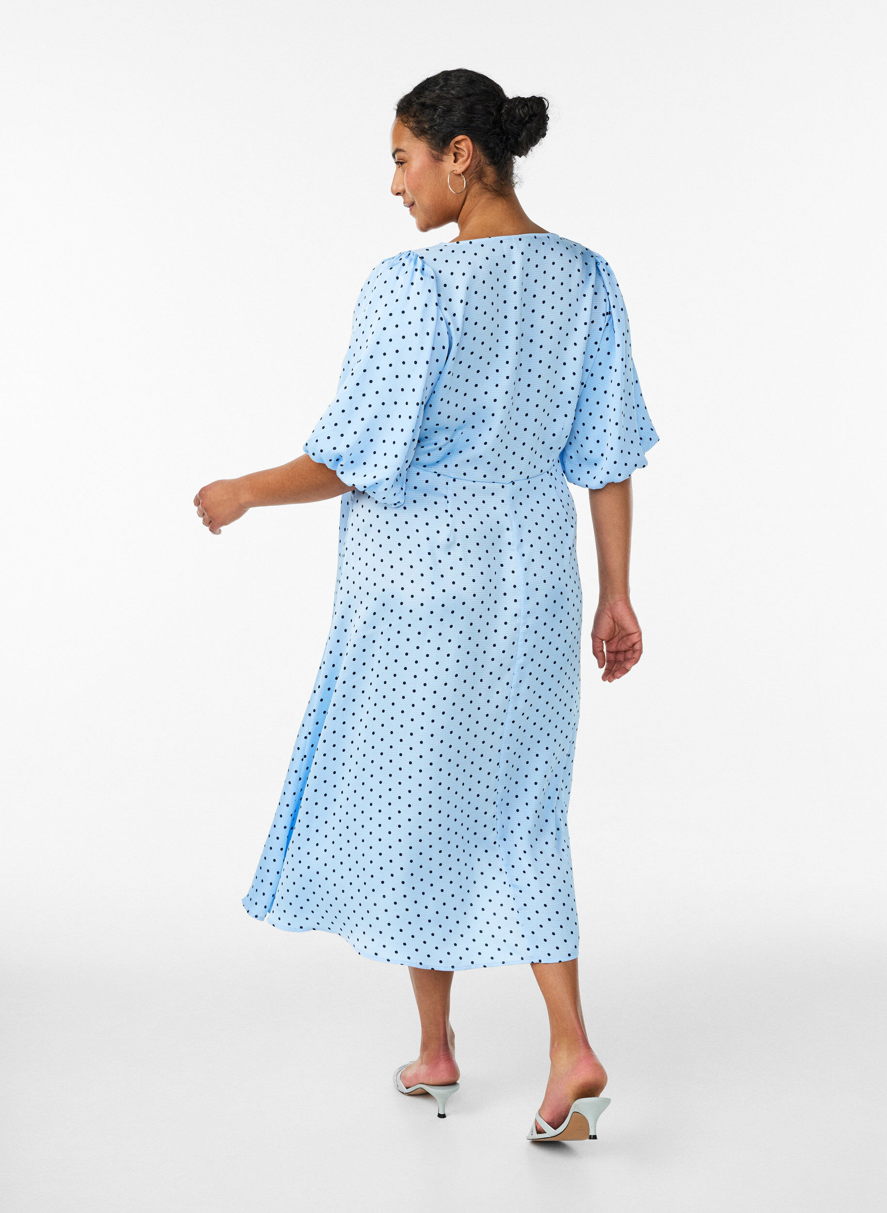 ZizziMidi-mekko pilkkukuosilla ja neli&ouml;p&auml;&auml;ntiell&auml;, Sininen, Model image number 2