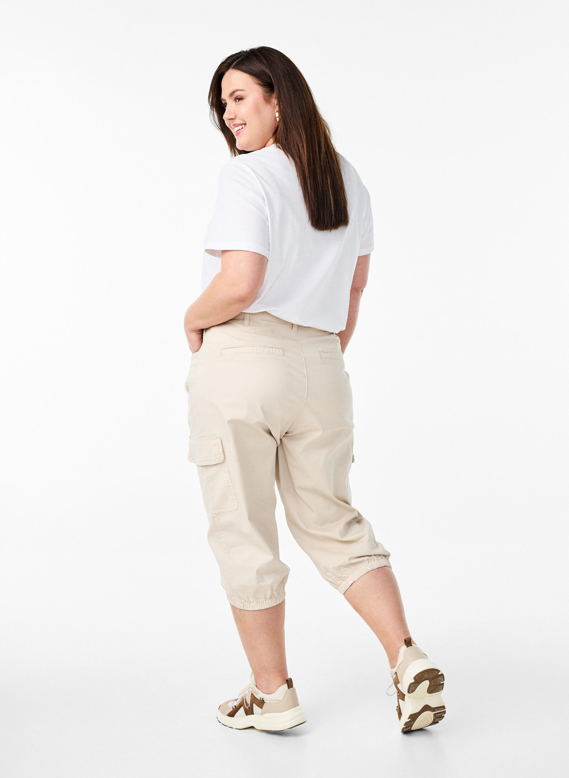 Zizzi Korkeavy&ouml;t&auml;r&ouml;iset cargoshortsit, Beige, Model image number 1