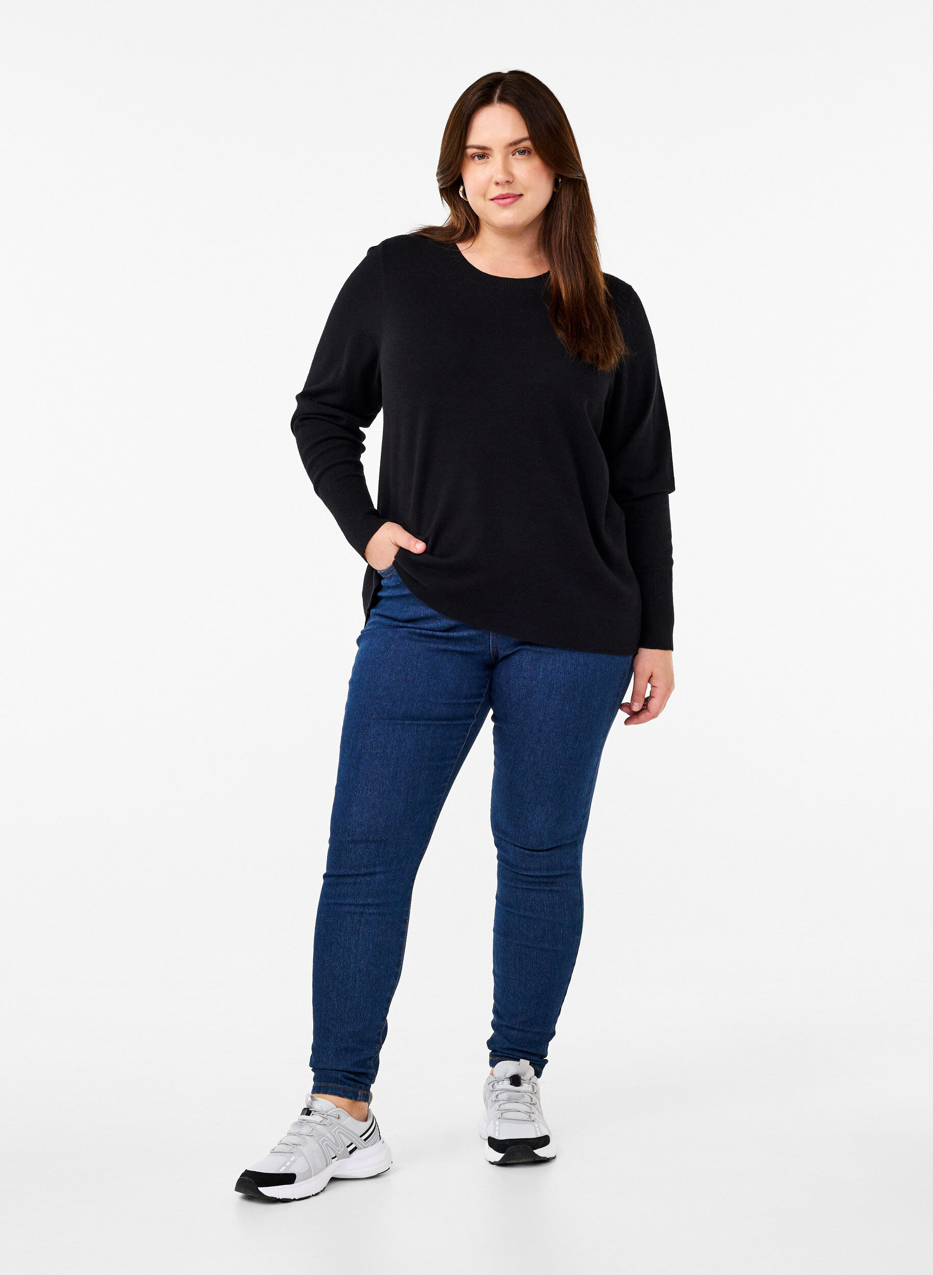 ZizziNeulepusero, jossa on py&ouml;re&auml; p&auml;&auml;ntie, Musta, Model image number 1