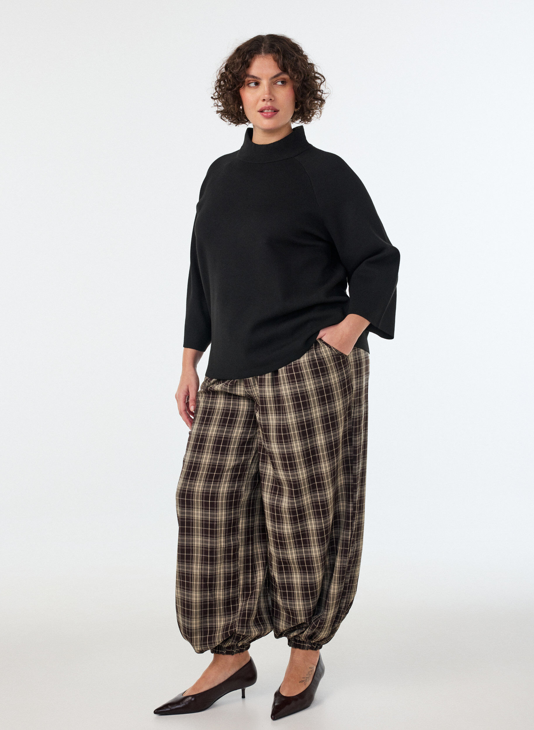 ZizziViskoosisekoitteinen neulepusero poolokauluksella, Musta, Model image number 1