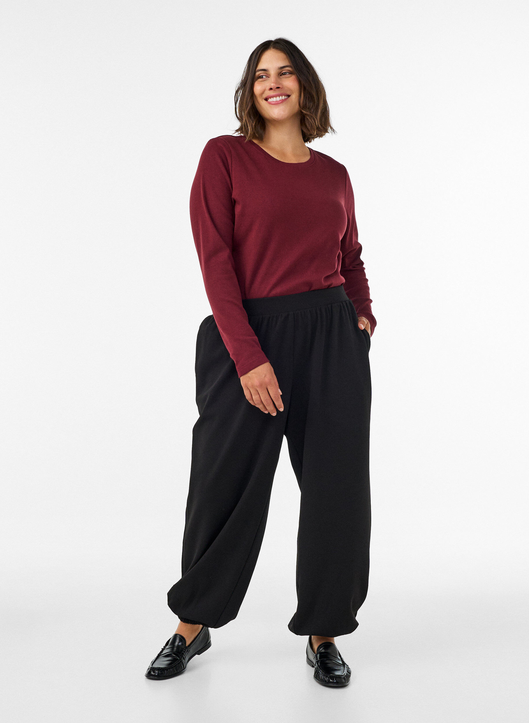 ZizziPitk&auml;hihainen perus-T-paita, jossa py&ouml;re&auml; p&auml;&auml;ntie, Punainen, Model image number 1