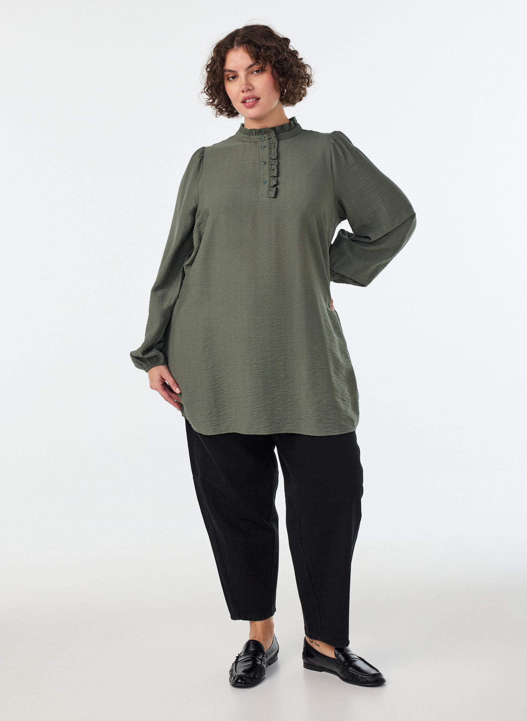 ZizziViskoositunika r&ouml;yhel&ouml;ill&auml; ja napeilla, Vihre&auml;, Model image number 1