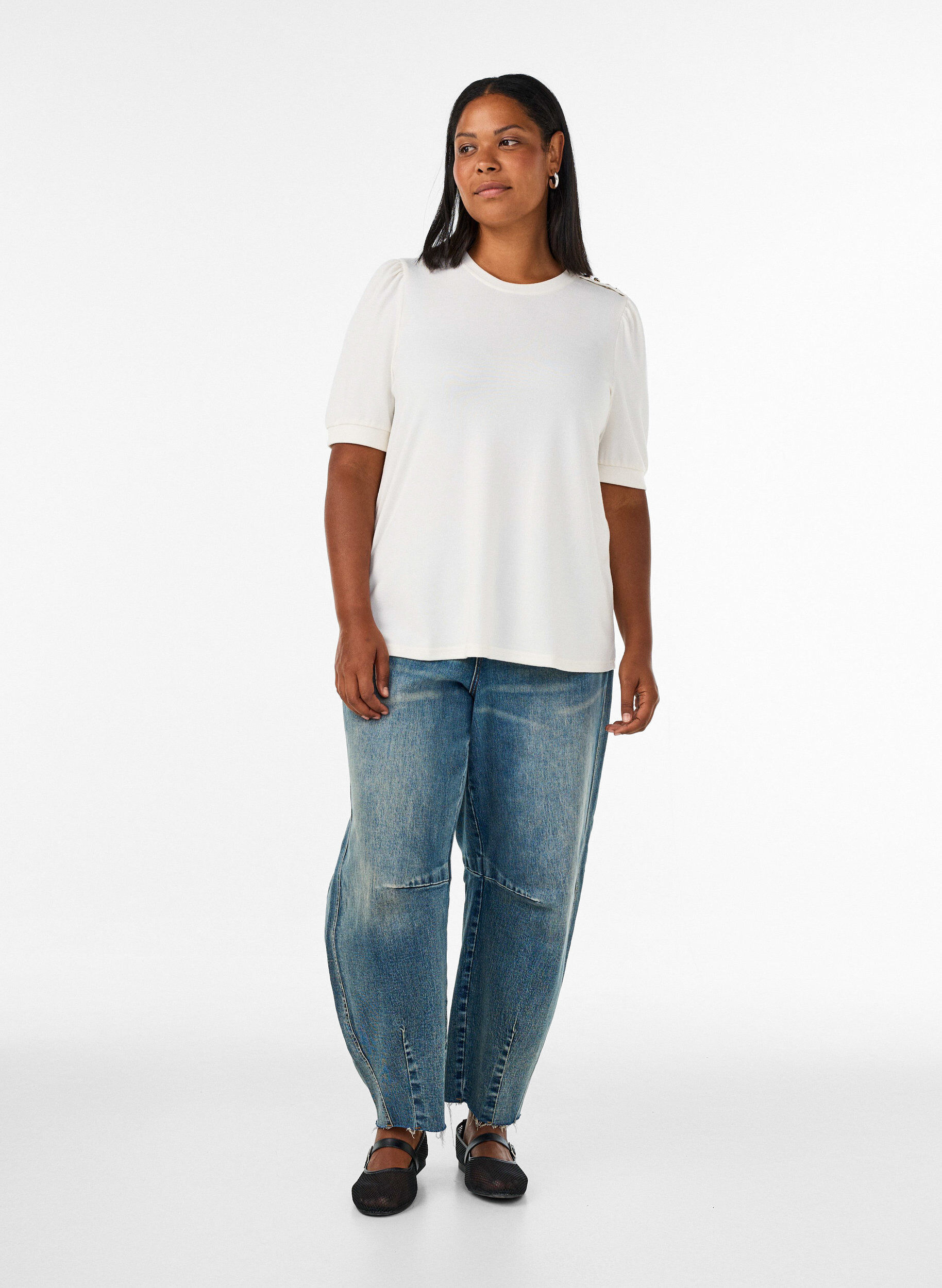ZizziPusero nappidetaljilla ja lyhyill&auml; puhvihihoilla, Beige, Model image number 1