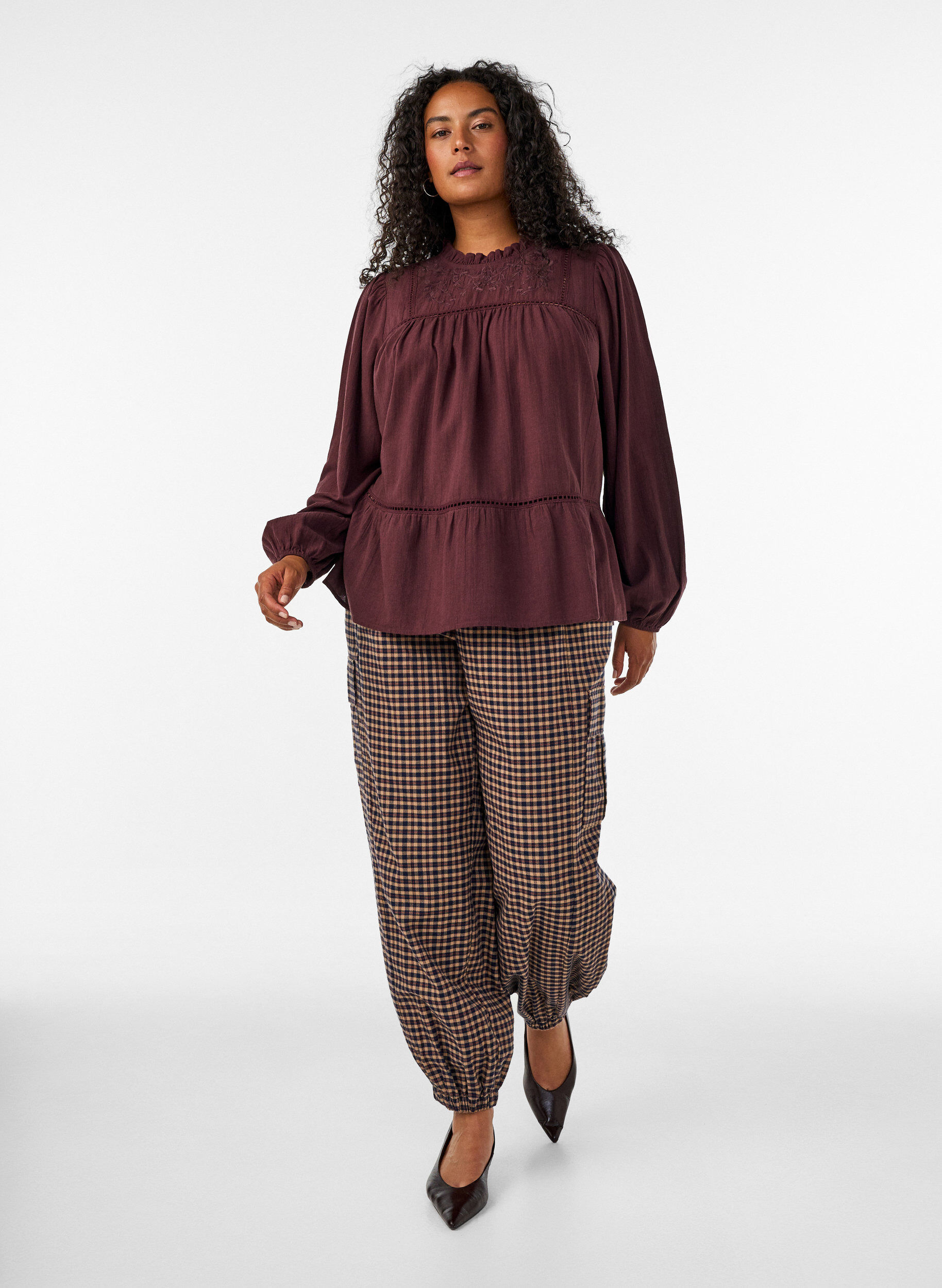 ZizziPusero kirjailulla ja reik&auml;kirjonnalla somistettuna, Tumma Bordeaux, Model image number 1