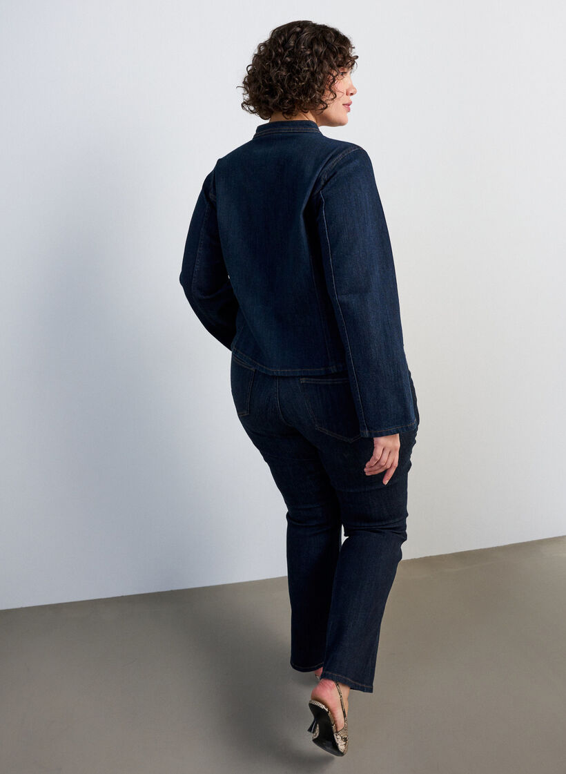 Vartalonmy&ouml;t&auml;inen farkkutakki vetoketjulla, Sininen, Model image number 2
