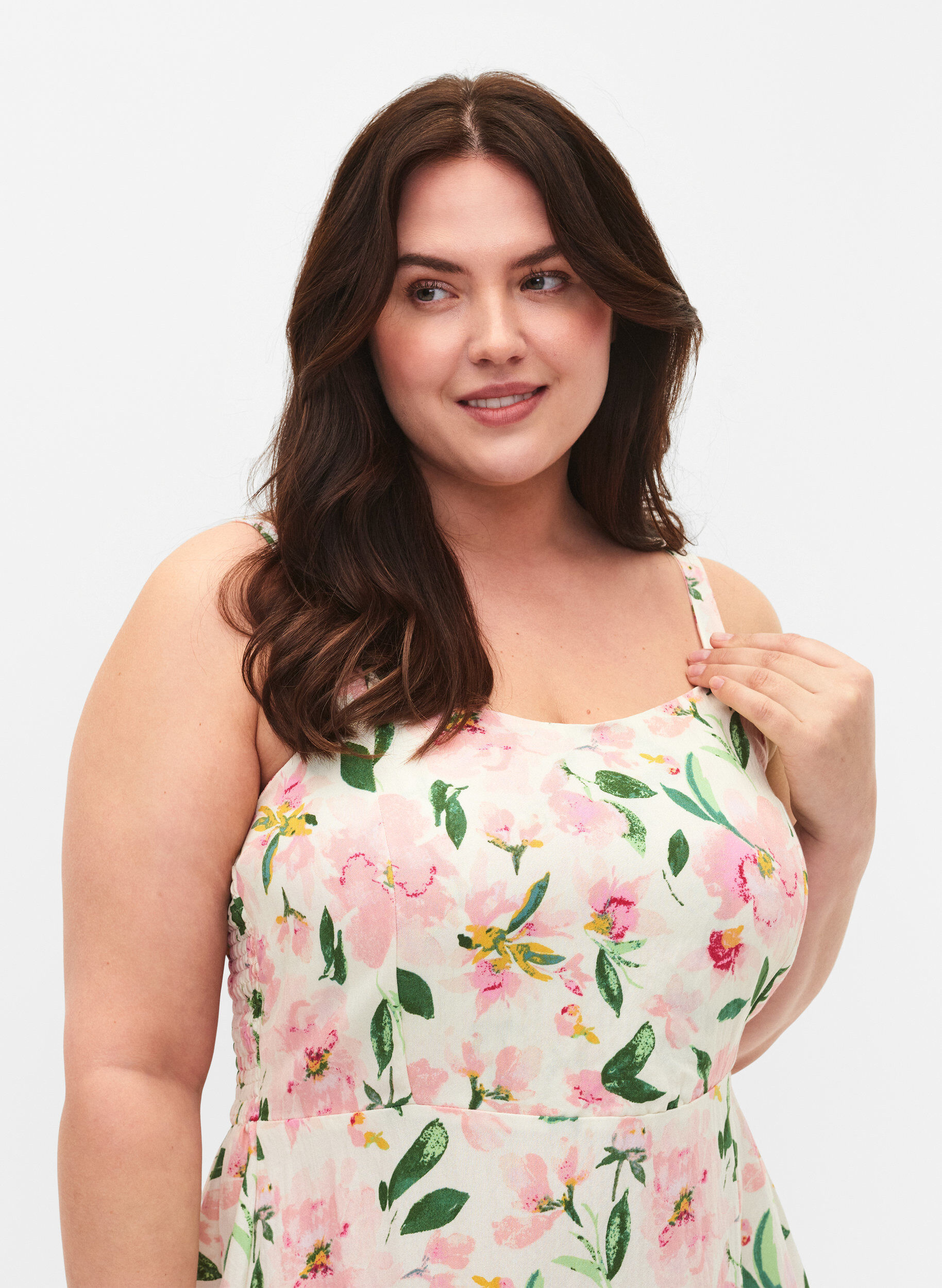 Zizzi Kukallinen viskoosimekko naruolkaimilla ja smokkirypytyksell&auml;, Off White Flower, Model image number 2