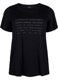 T-paita, jossa on tekstiä