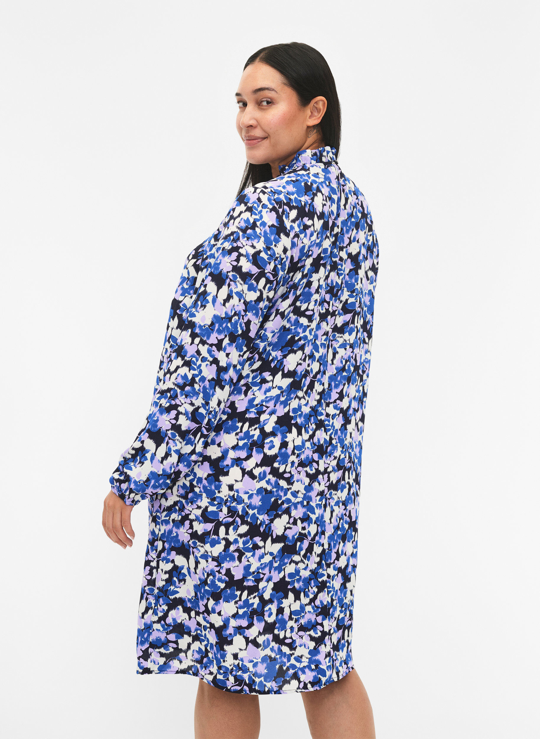 Zizzi FLASH - Pitk&auml;hihainen mekko kukkakuosilla, Blue Purple Flower, Model image number 1