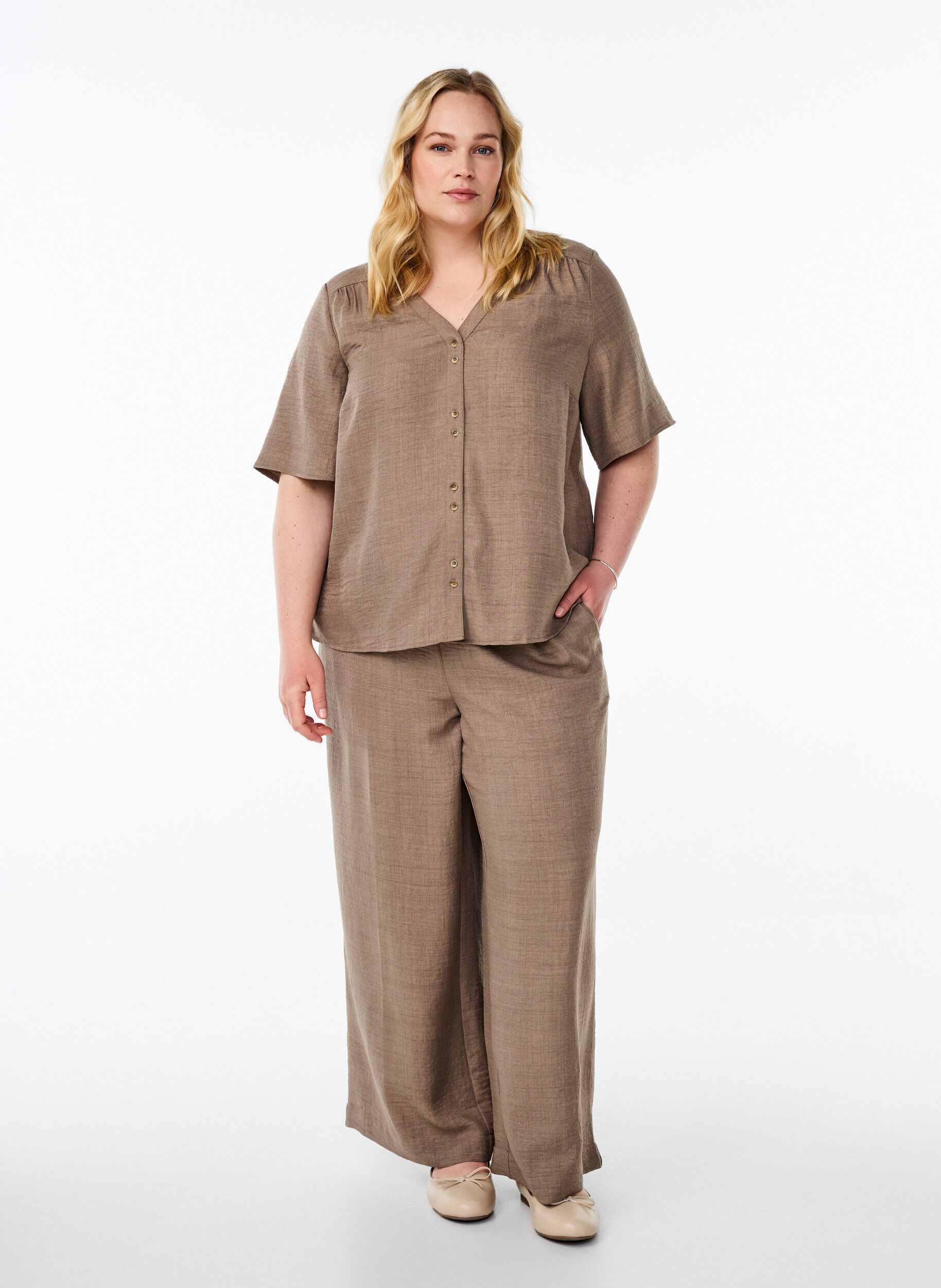 ZizziLyhythihainen paitapusero v-p&auml;&auml;ntiell&auml;, Ruskea, Model image number 1