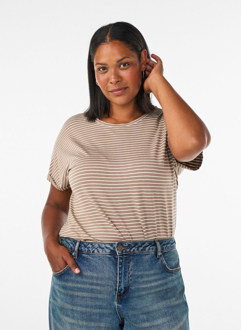 Raidallinen T-paita viskoosista py&ouml;re&auml;ll&auml; p&auml;&auml;ntiell&auml;, Beige, Model image number 0